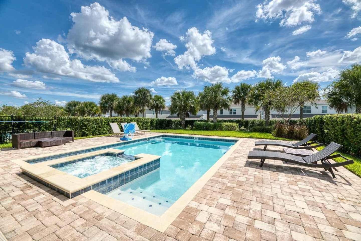 Ec422 - Gleaming With Theater At Encore Orlando
