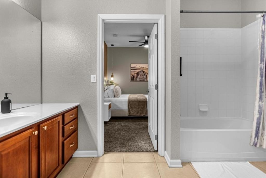 3 Bedrooms- 2 Bathrooms- Vista Cay 4024-203 Bd Apartment Orlando