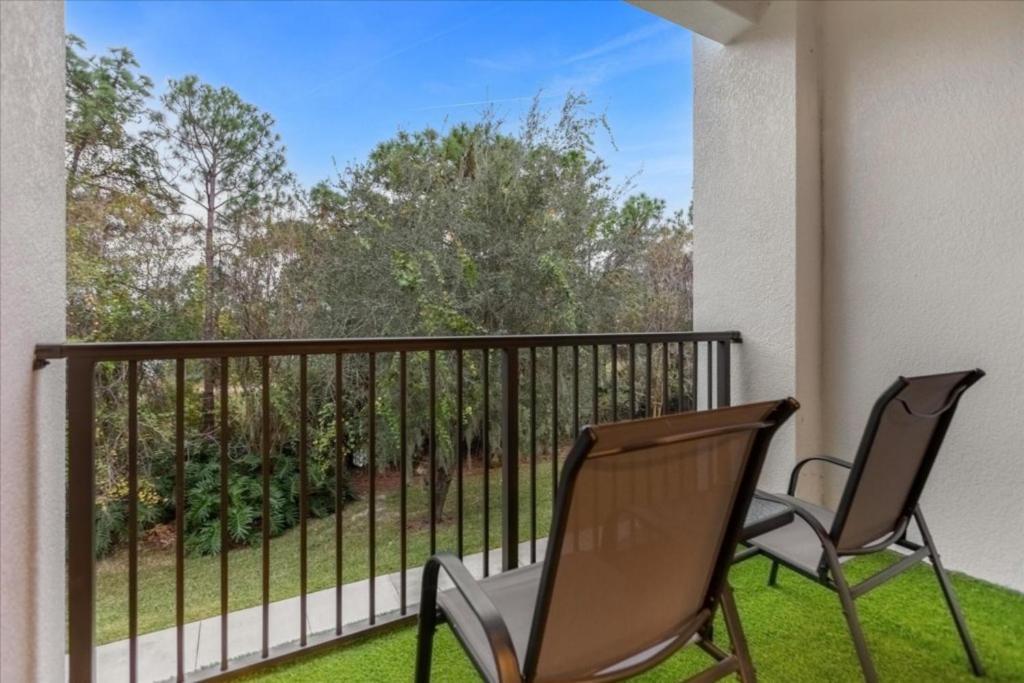 3 Bedrooms- 2 Bathrooms- Vista Cay 4024-203 Bd Apartment Orlando