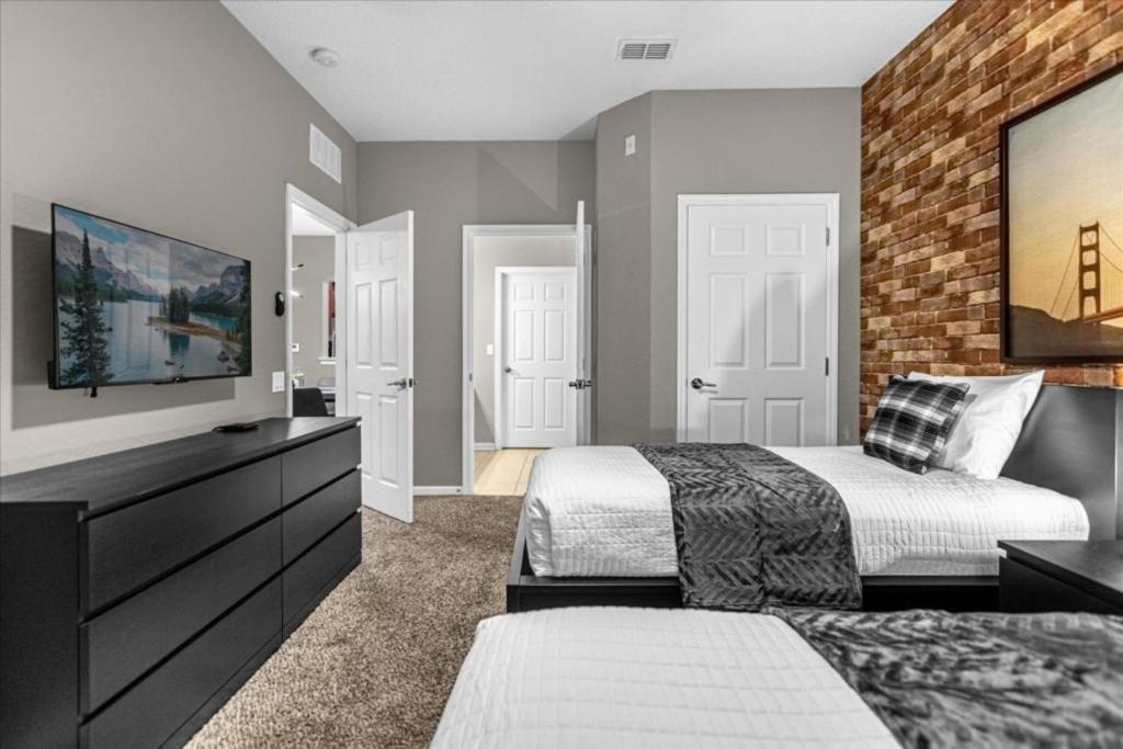 3 Bedrooms- 2 Bathrooms- Vista Cay 4024-203 Bd Apartment