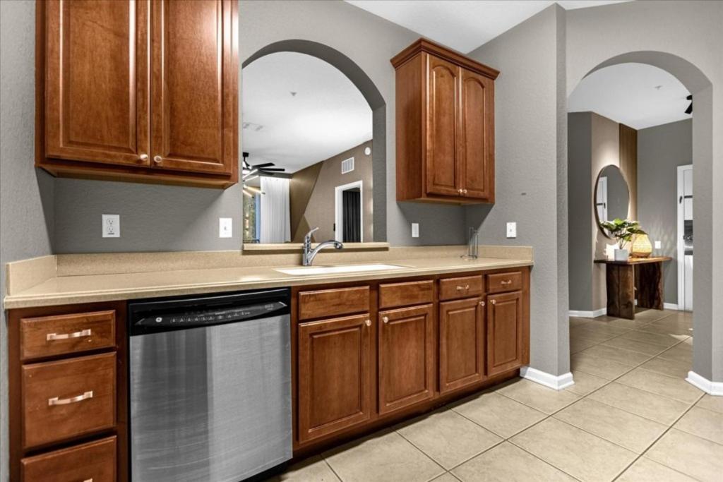 3 Bedrooms- 2 Bathrooms- Vista Cay 4024-203 Bd *