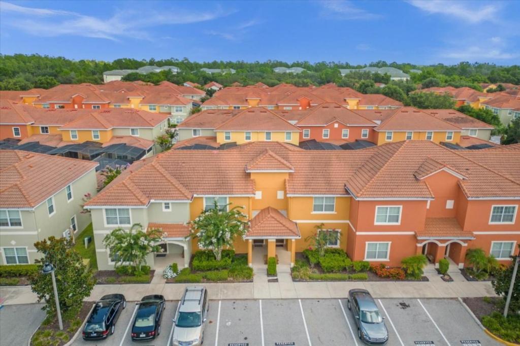 4 Bedrooms - 3 Bathrooms - Paradise Palms 8963 Cat