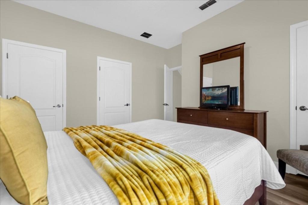 4 Bedrooms - 3 Bathrooms - Paradise Palms 8963 Cat *