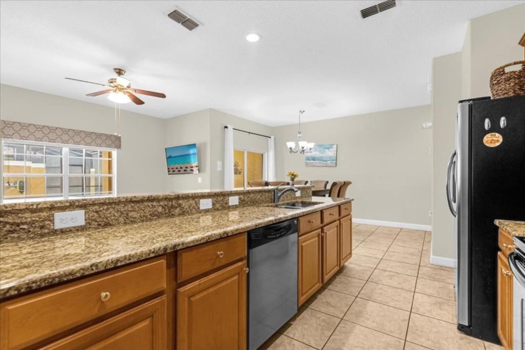 4 Bedrooms - 3 Bathrooms - Paradise Palms 8963 Cat *