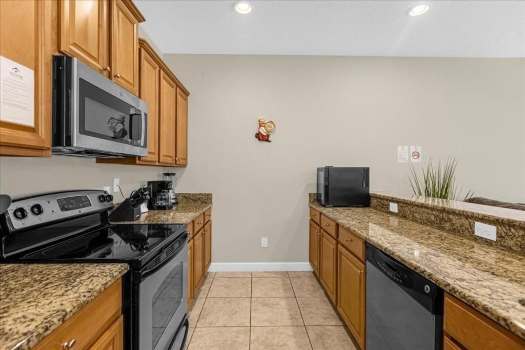 4 Bedrooms - 3 Bathrooms - Paradise Palms 8963 Cat * Orlando