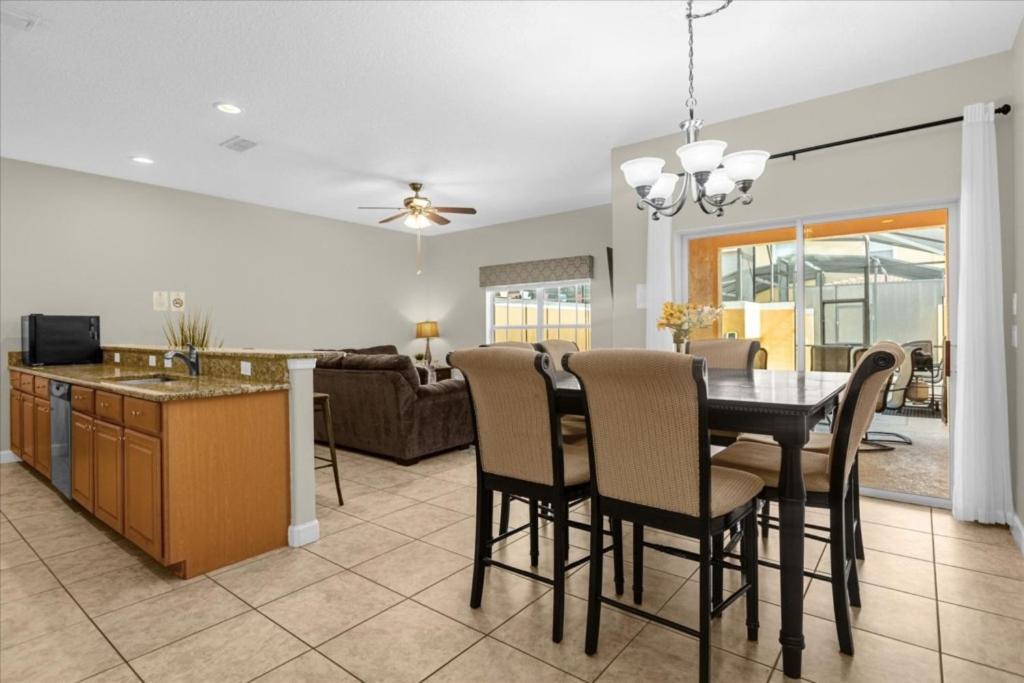 4 Bedrooms - 3 Bathrooms - Paradise Palms 8963 Cat Holiday home *