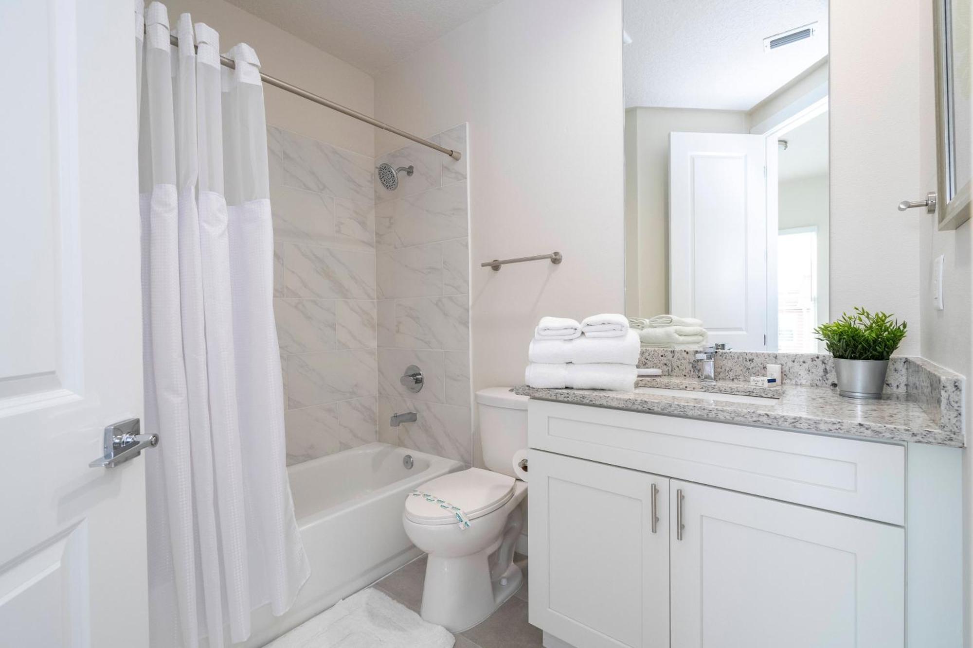 5 Min To New Upscale 5 Holiday home *