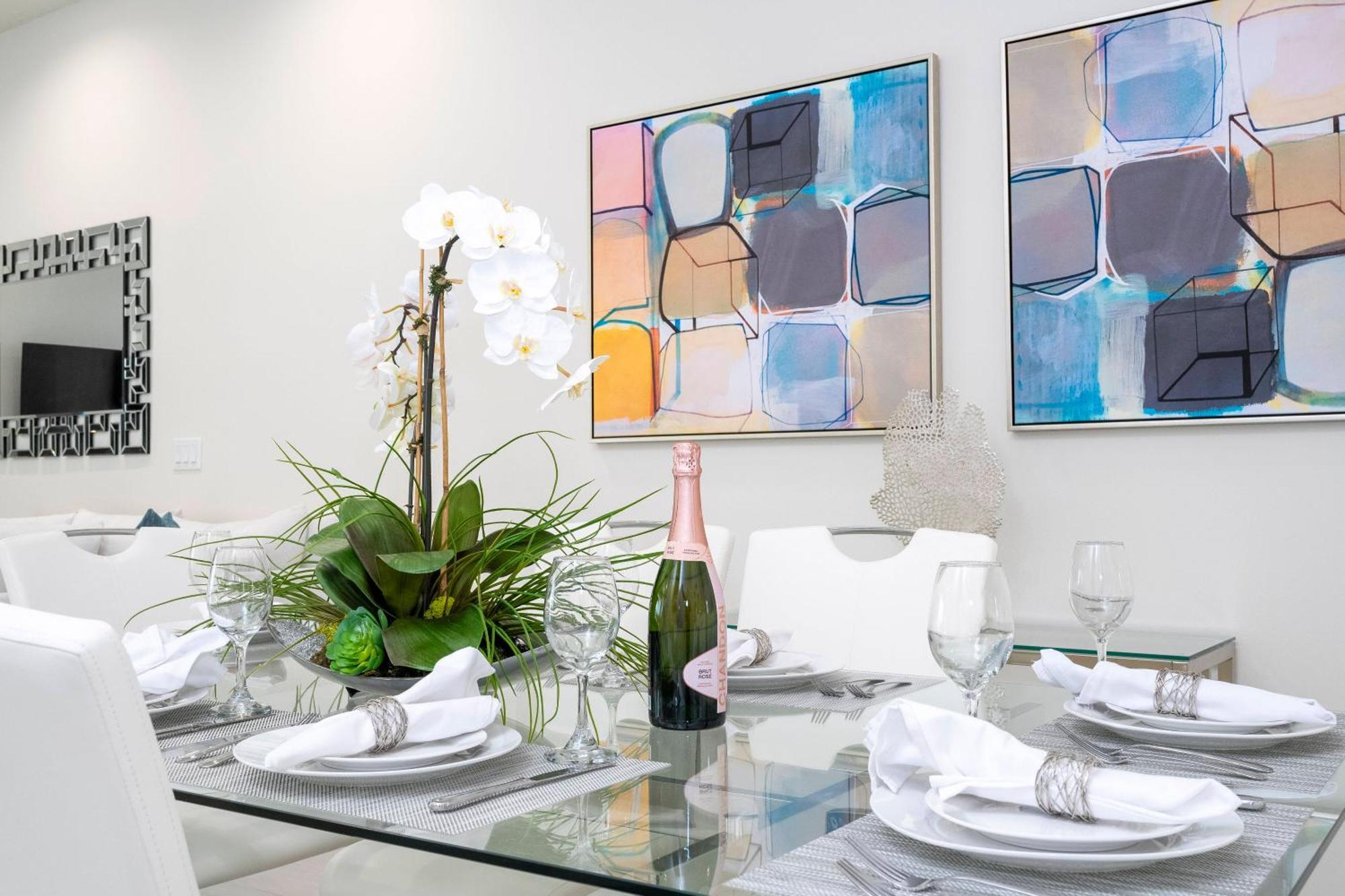 Holiday home 5 Min To New Upscale 5 *