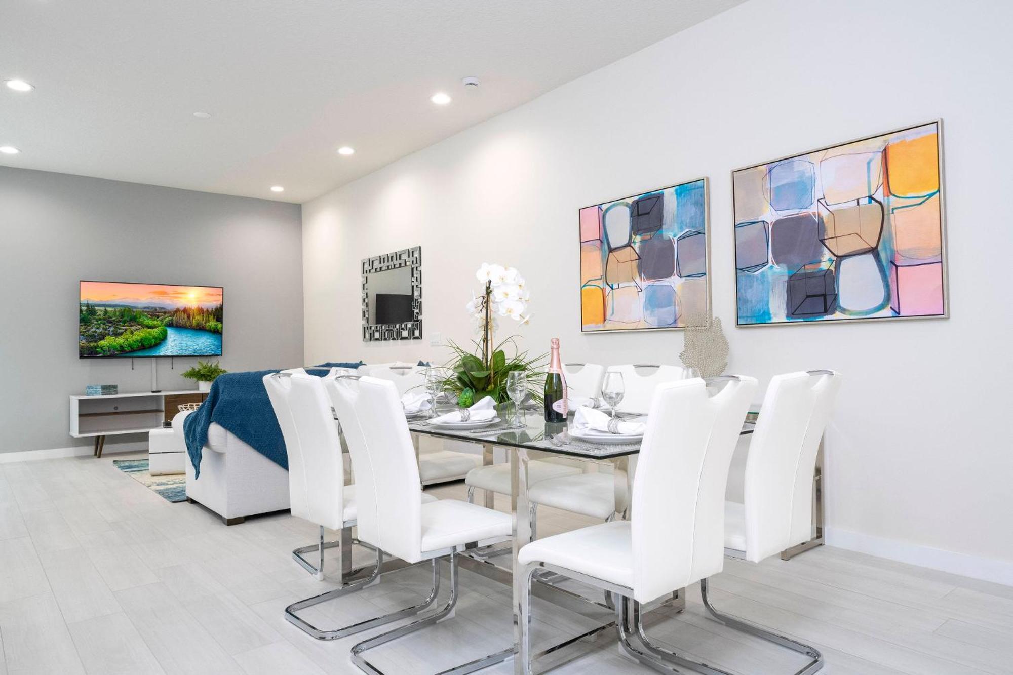 5 Min To New Upscale 5 Holiday home *