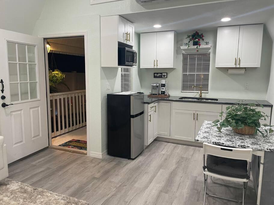 The Tiny In The Springs/ Fl Chalet
