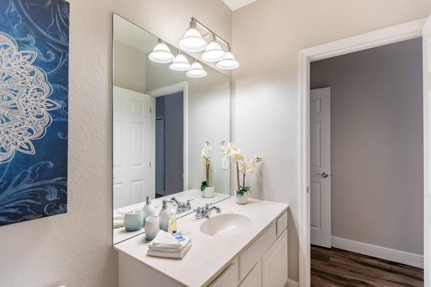 3br Townhouse W Perfect Location