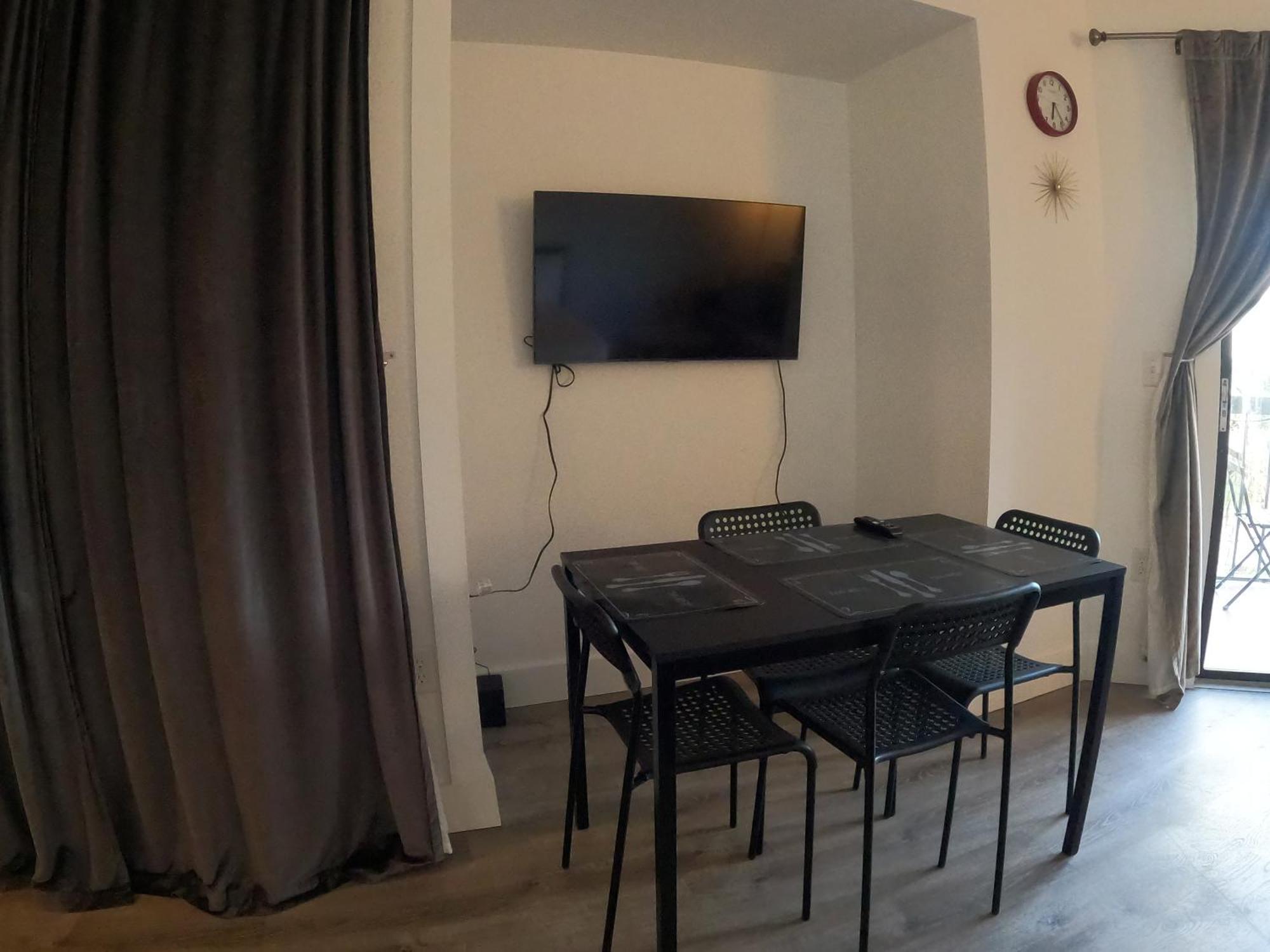 Cozy On International Dr. Near Universal Apartment *