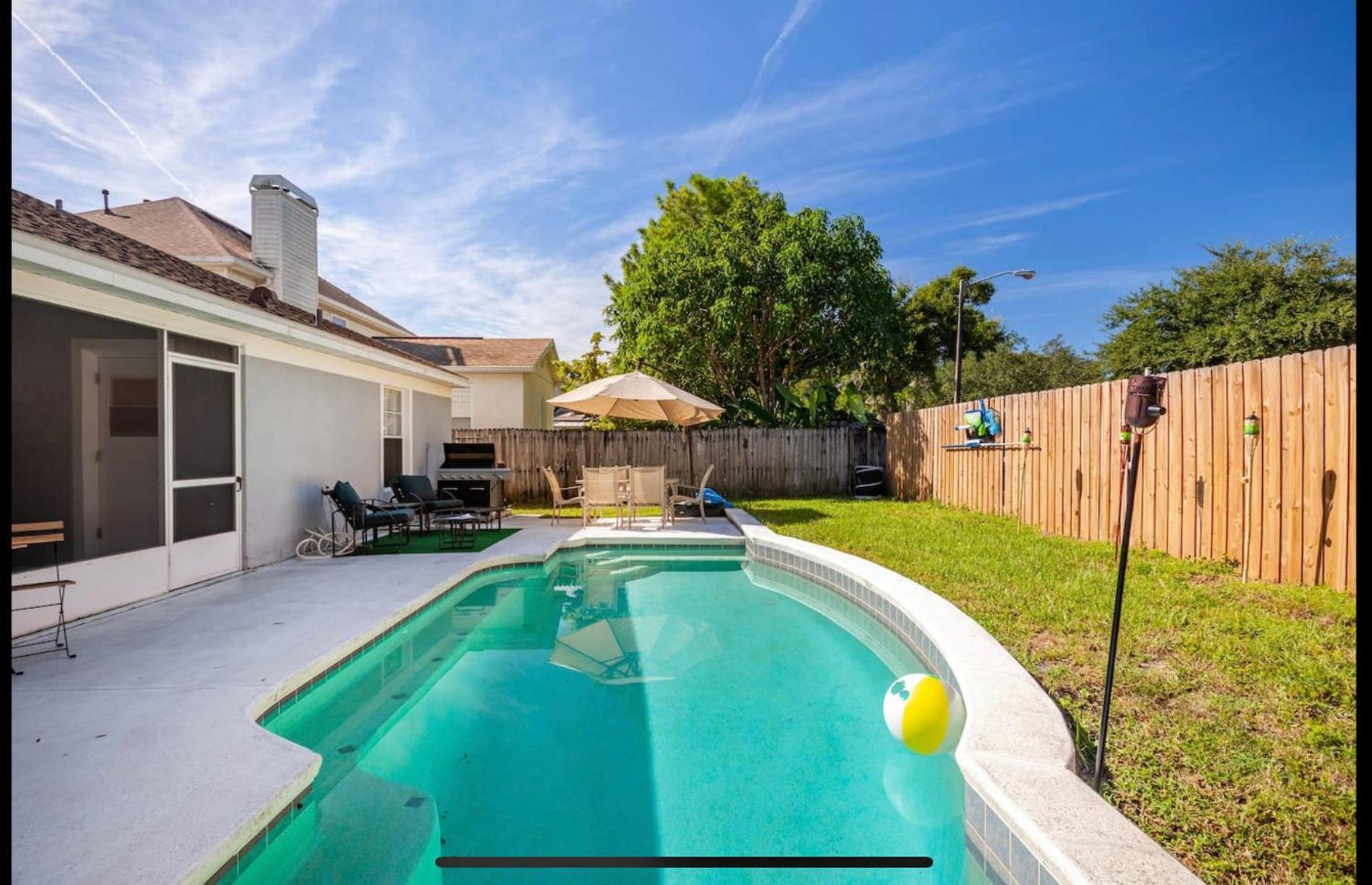 Pool House - *