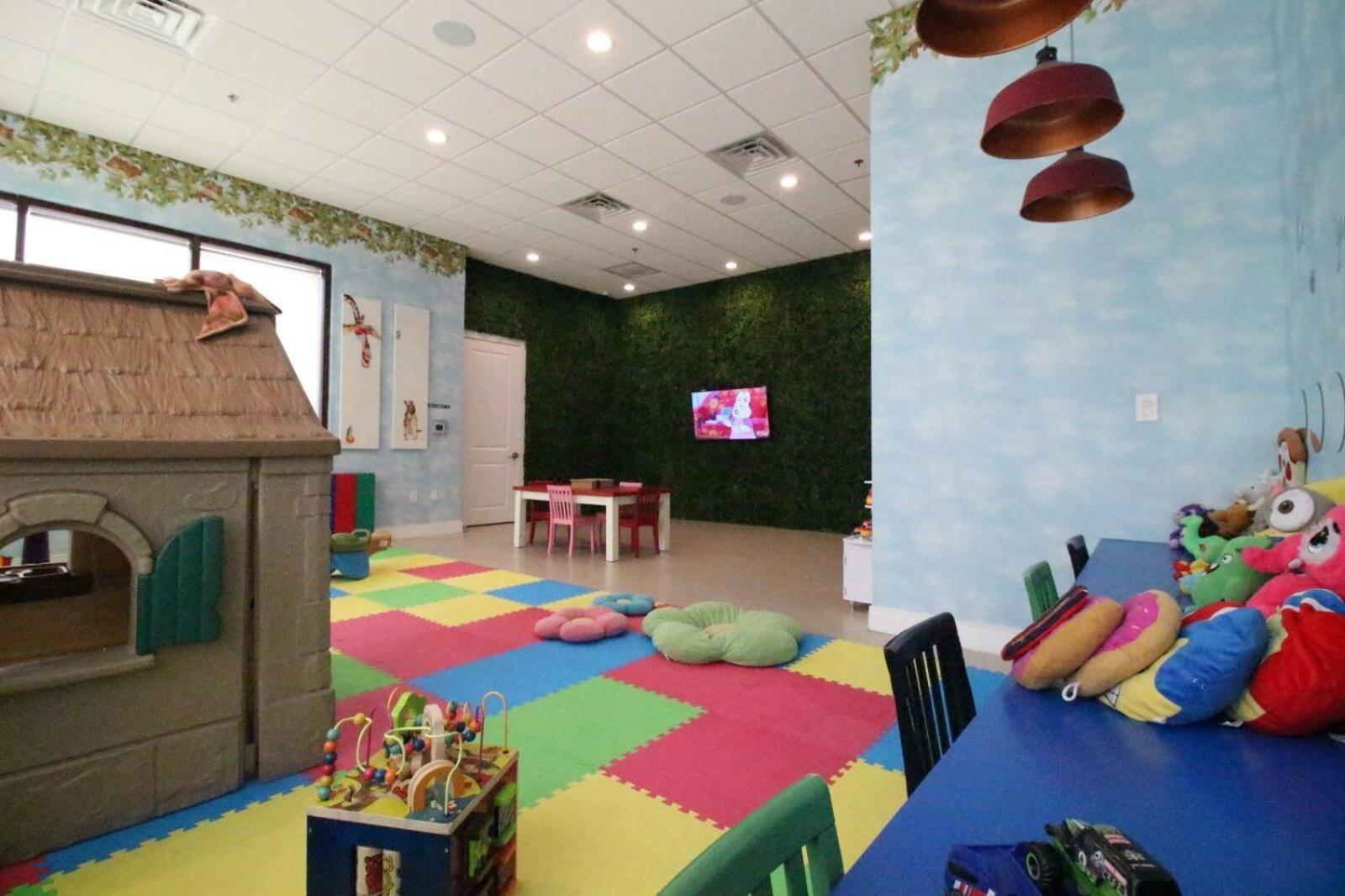 3212 Magic Village 8 Guests Lakefront 8 Min