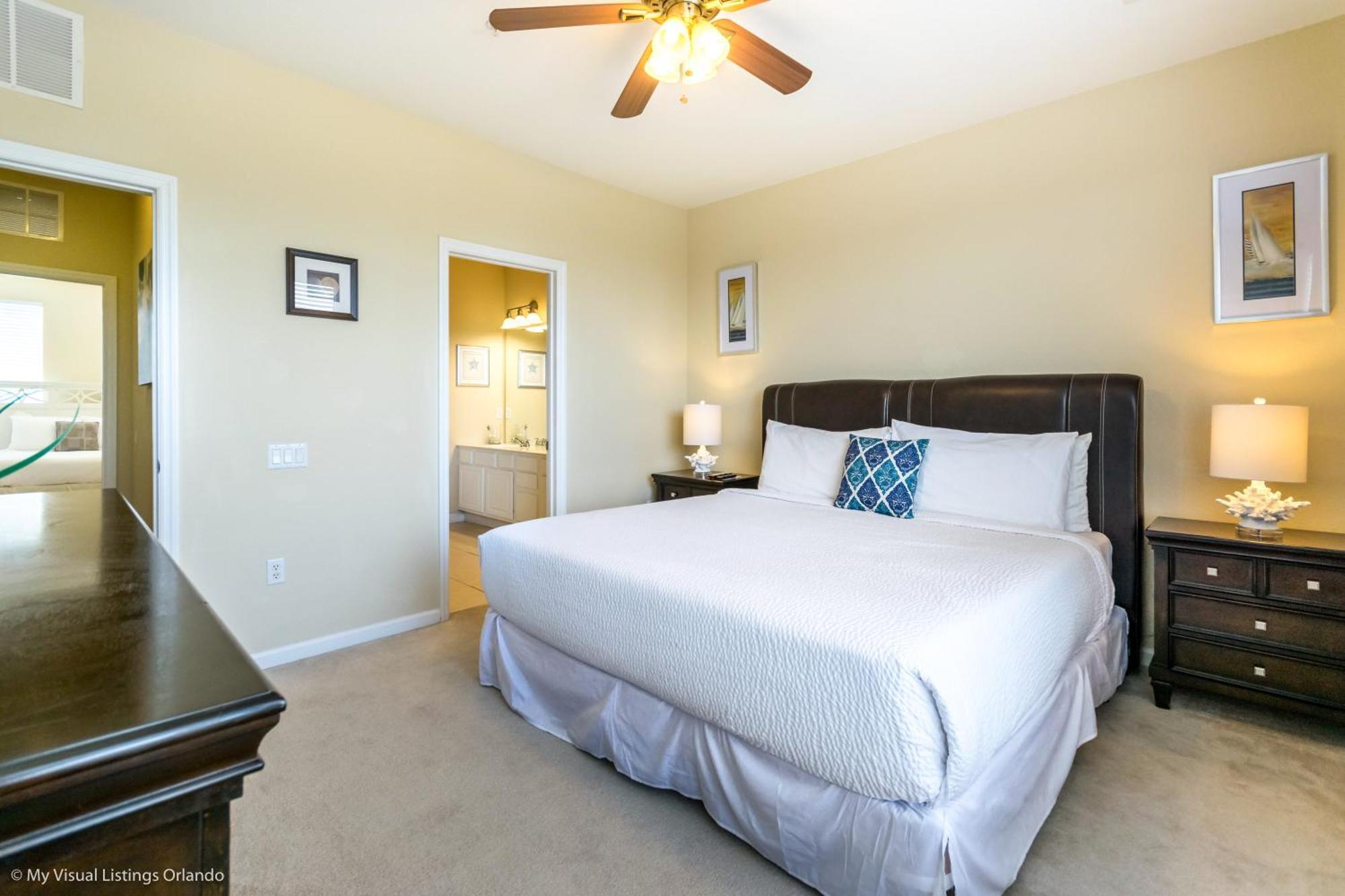 Spacious Vista Cay Townhome Newly Furnished