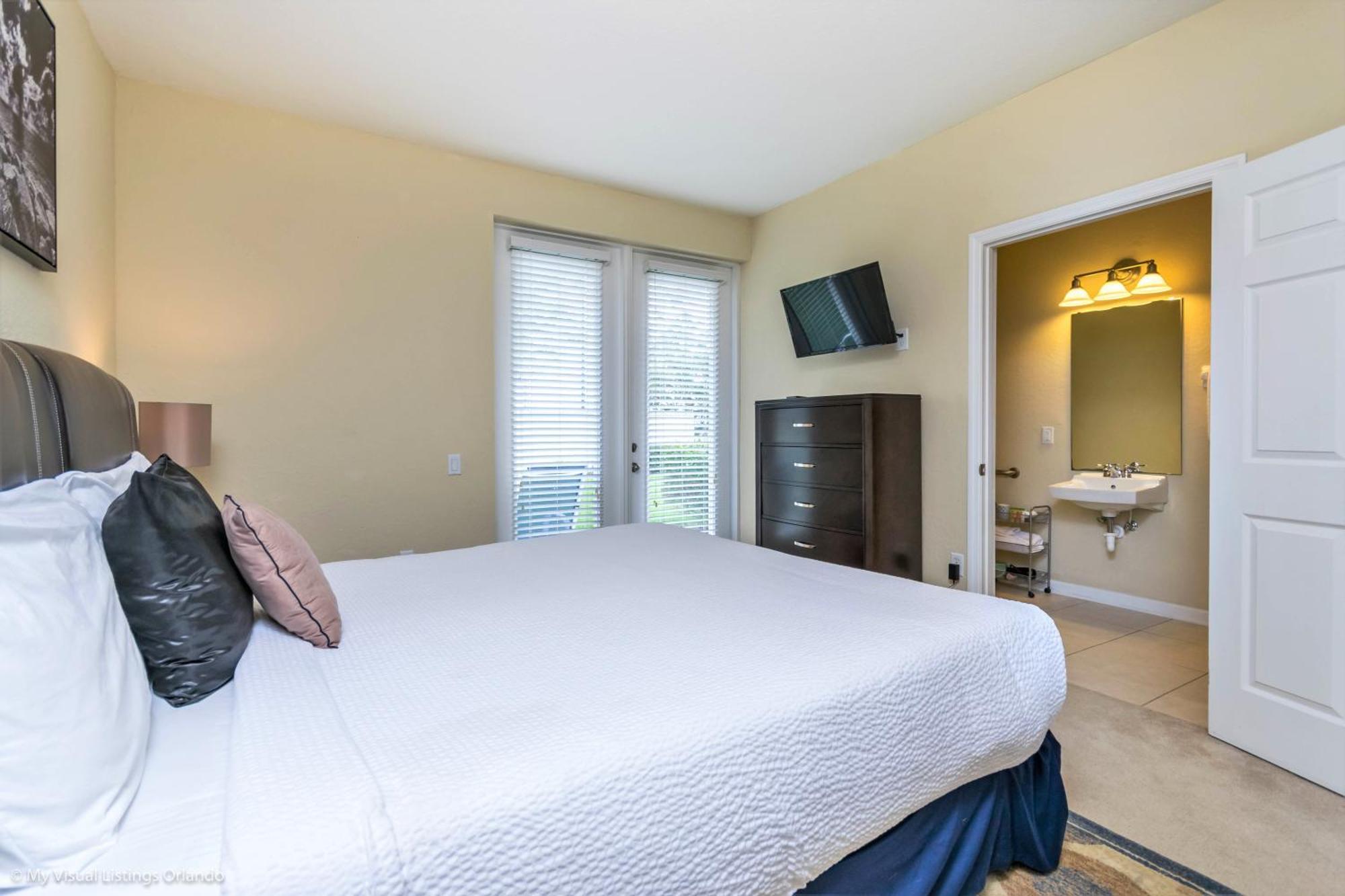 Holiday home Spacious Vista Cay Townhome Newly Furnished