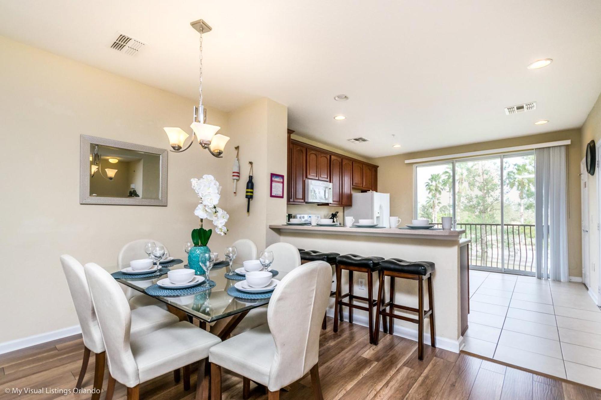 Spacious Vista Cay Townhome Newly Furnished