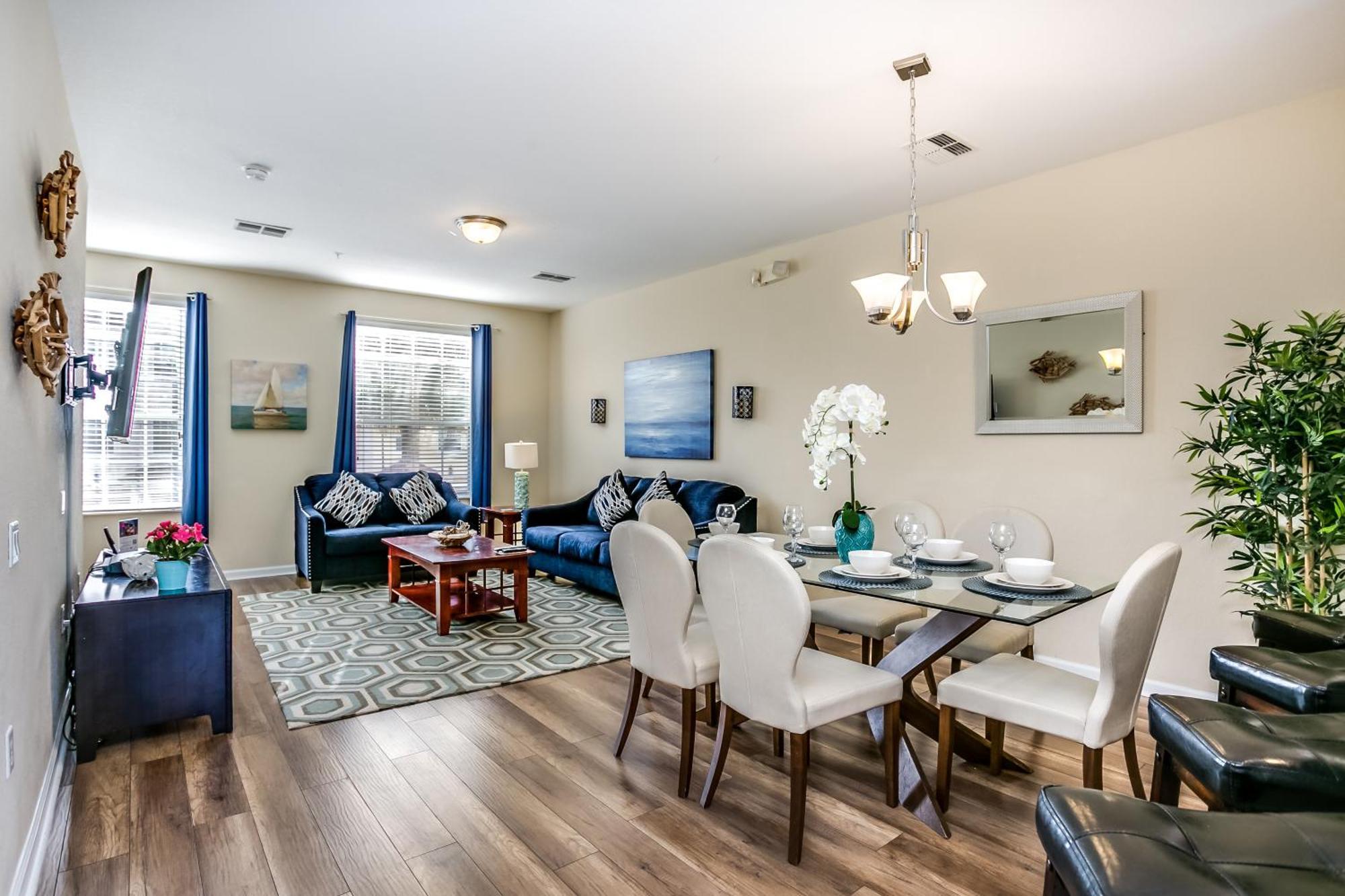Spacious Vista Cay Townhome Newly Furnished Holiday home