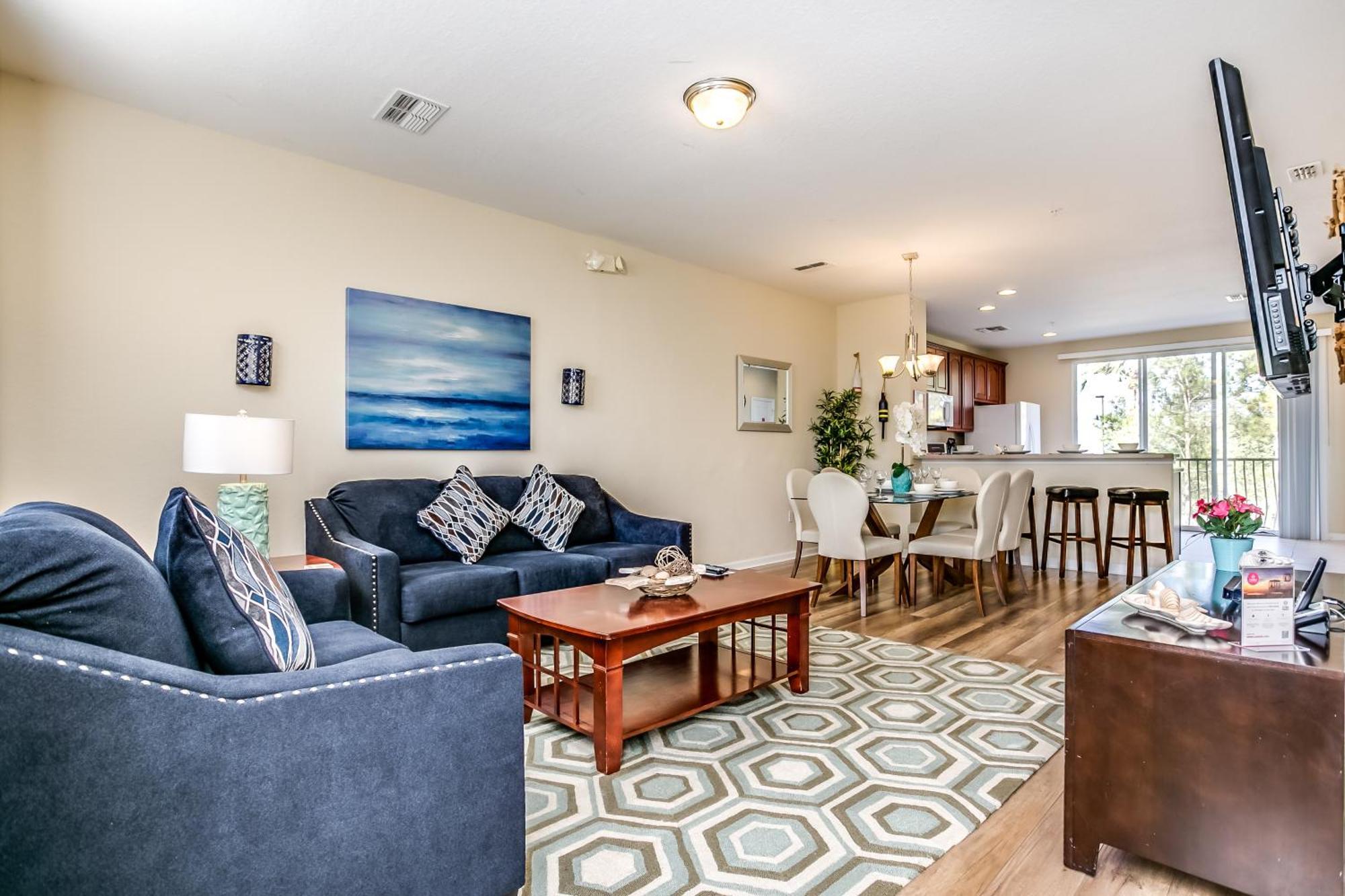Spacious Vista Cay Townhome Newly Furnished