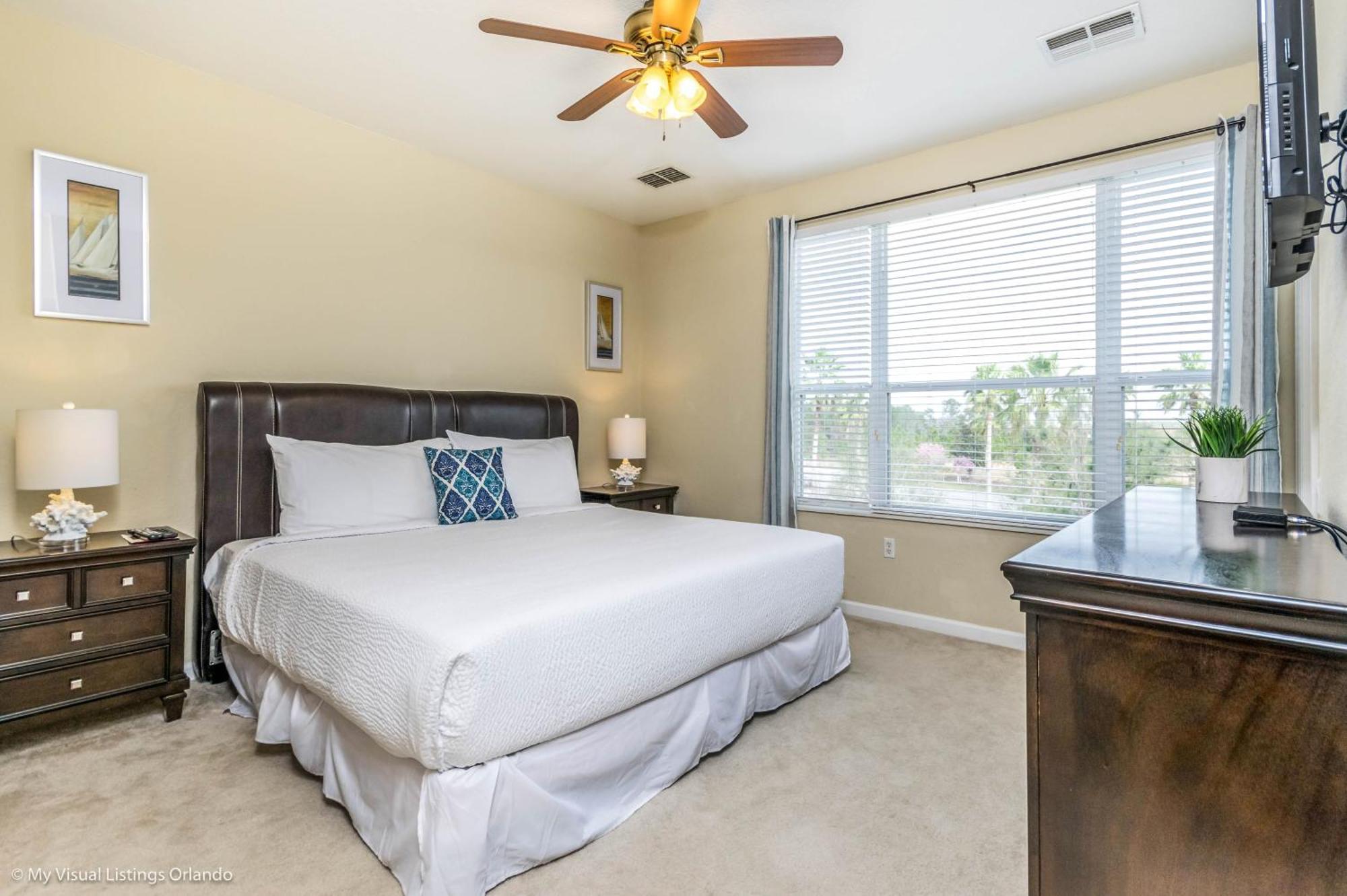 Spacious Vista Cay Townhome Newly Furnished Holiday home *
