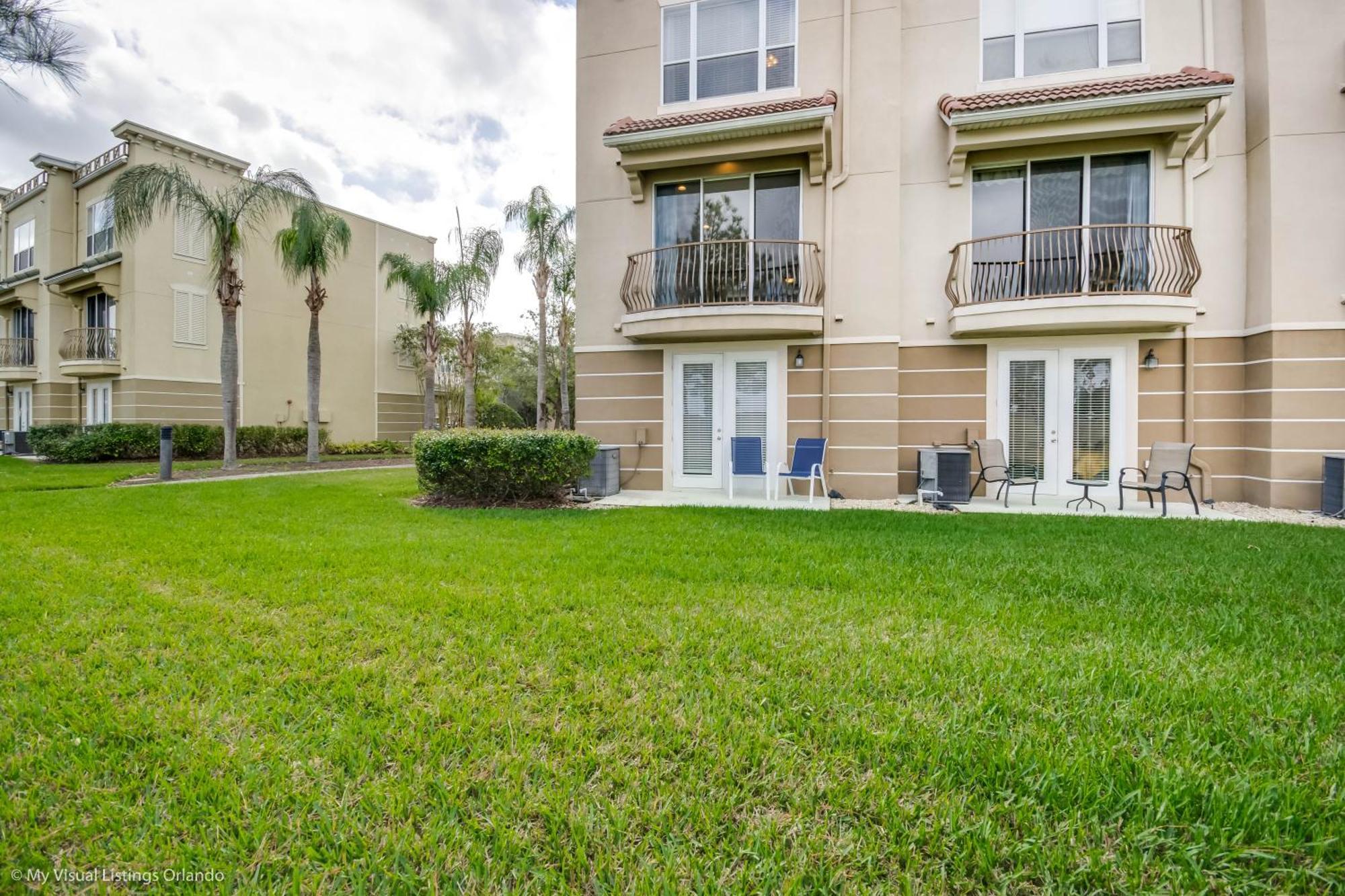 Spacious Vista Cay Townhome Newly Furnished Holiday home *