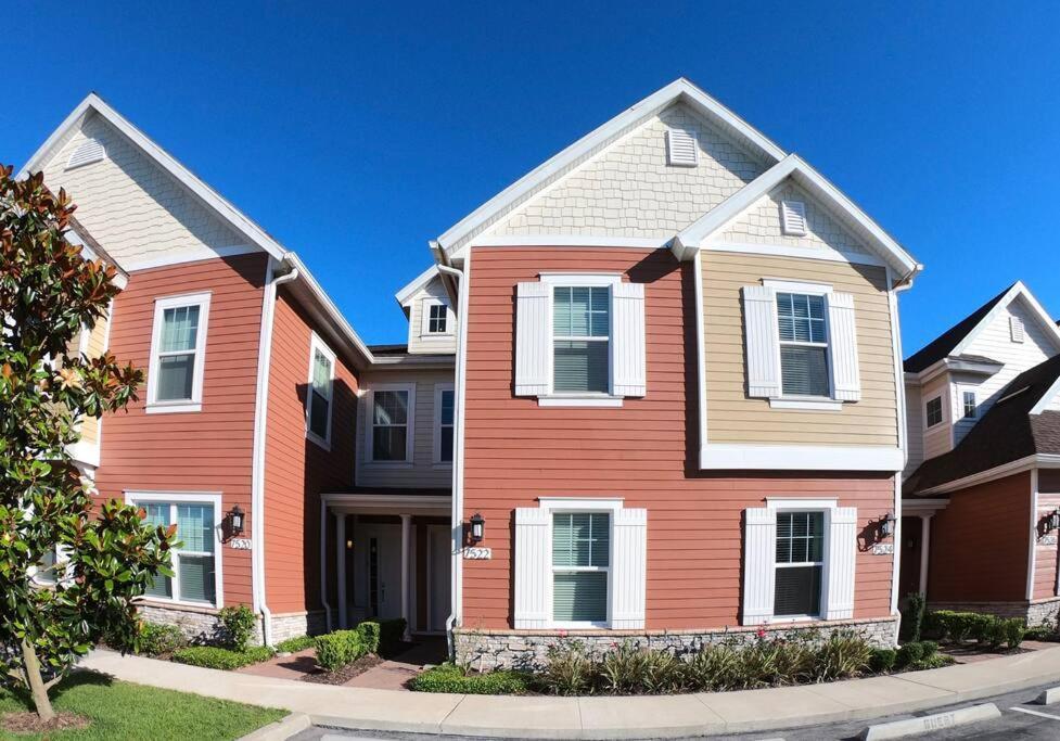 Brand New 3 Bedroom Near Disney / Wi-fi / Parking