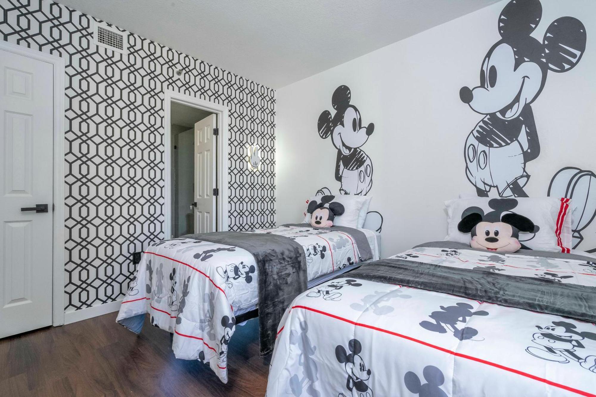 Cozy 2br Condo-modern-best Location-6165 Orlando