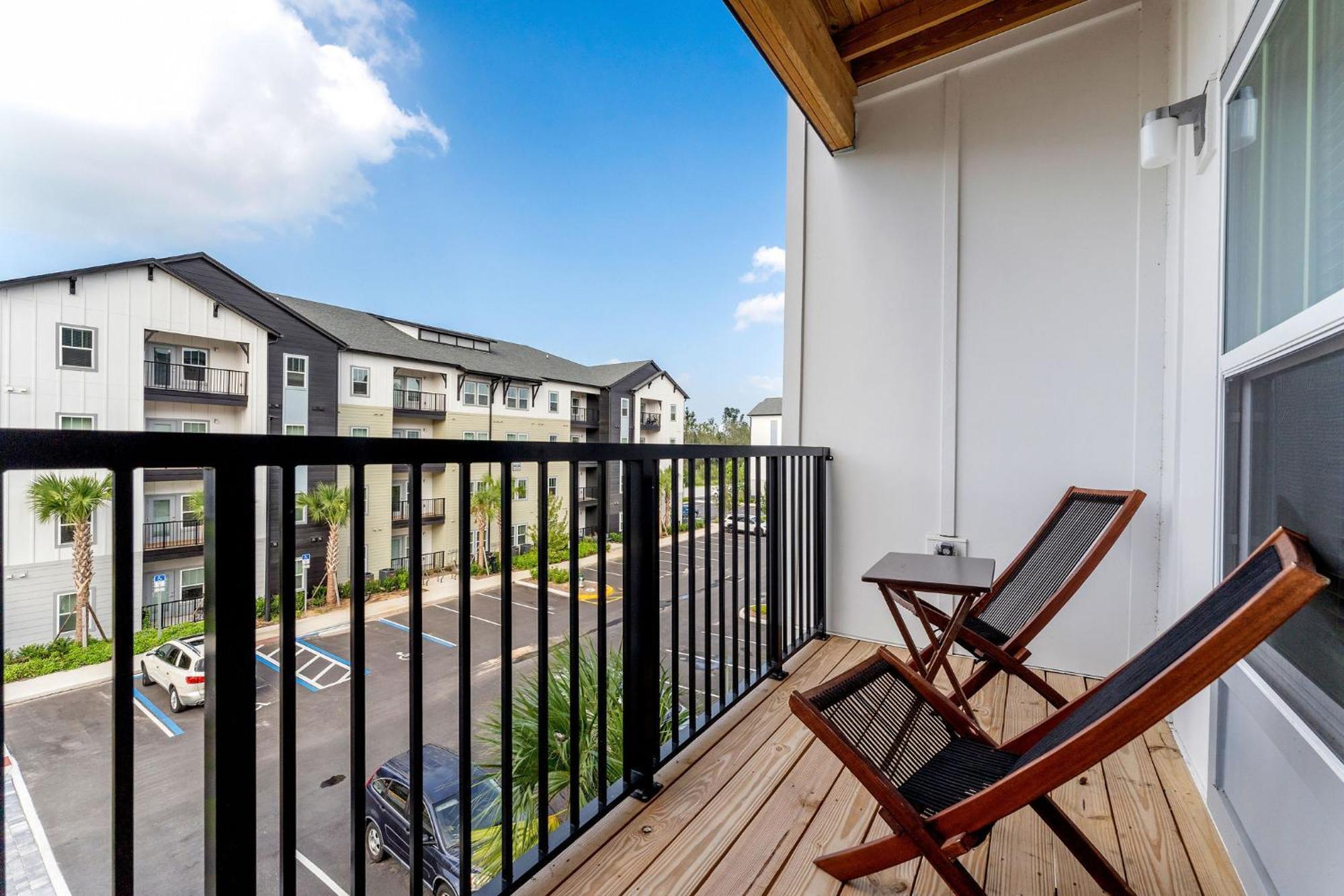 Complete Cozy 2bed 10 Min To Parks Allows Pet, Resort-style Amenities *