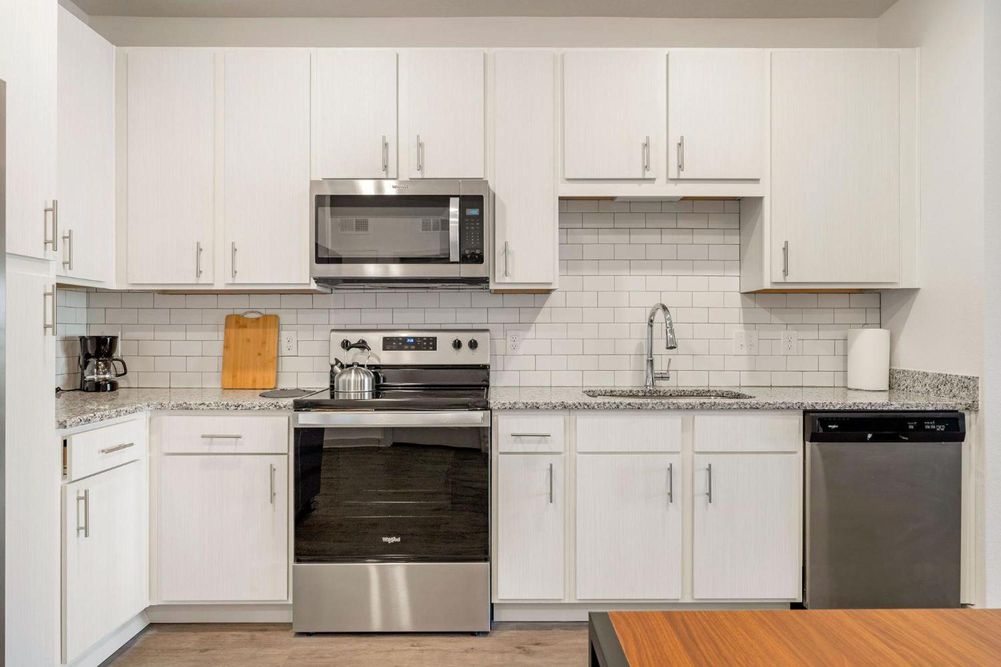 Complete Cozy 2bed 10 Min To Parks Allows Pet, Resort-style Amenities Apartment Orlando