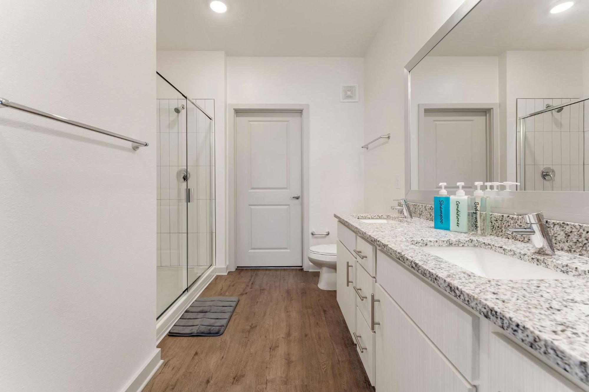 Complete Cozy 2bed 10 Min To Parks Allows Pet, Resort-style Amenities Apartment