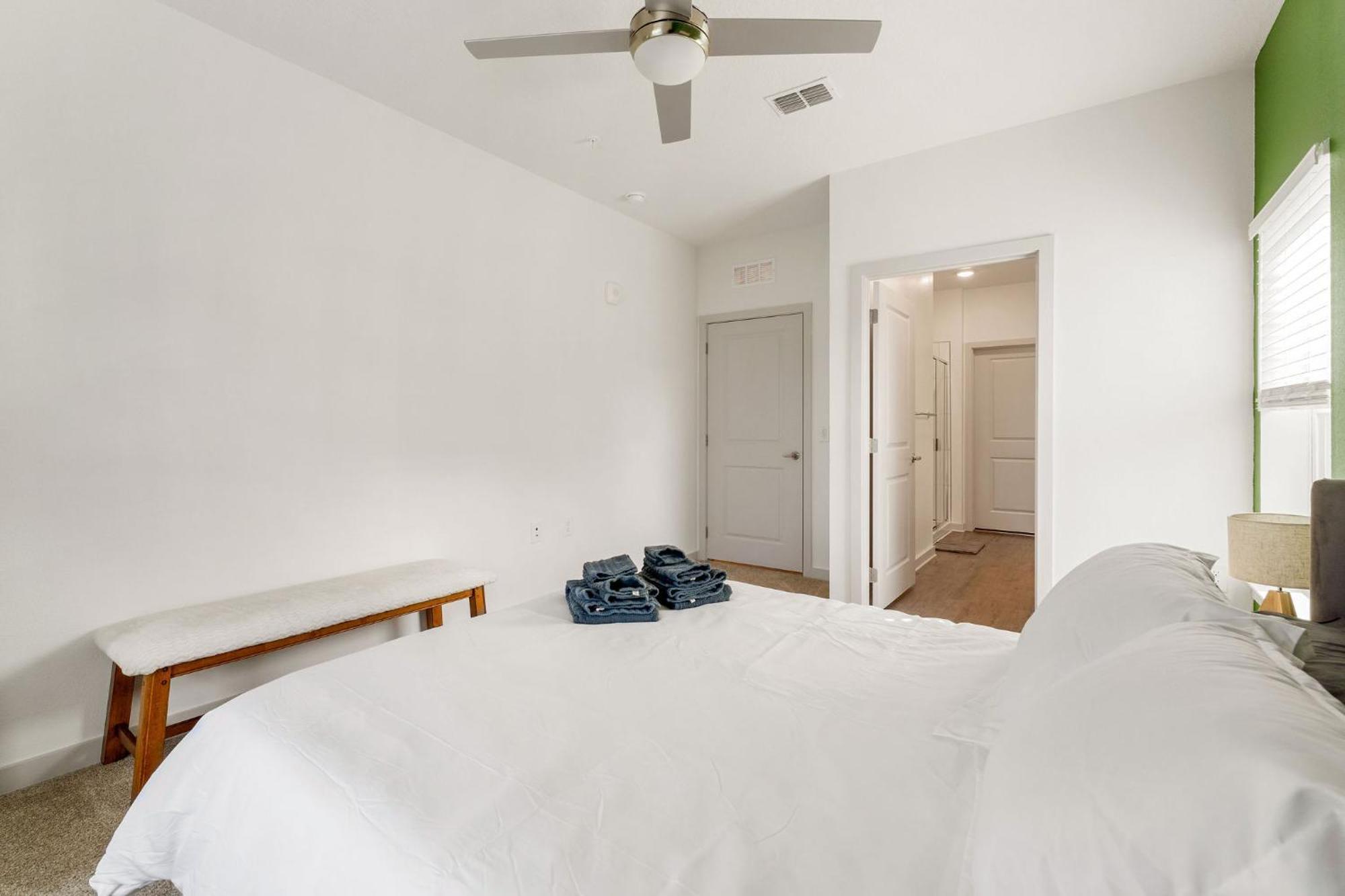 Apartment Complete Cozy 2bed 10 Min To Parks Allows Pet, Resort-style Amenities *