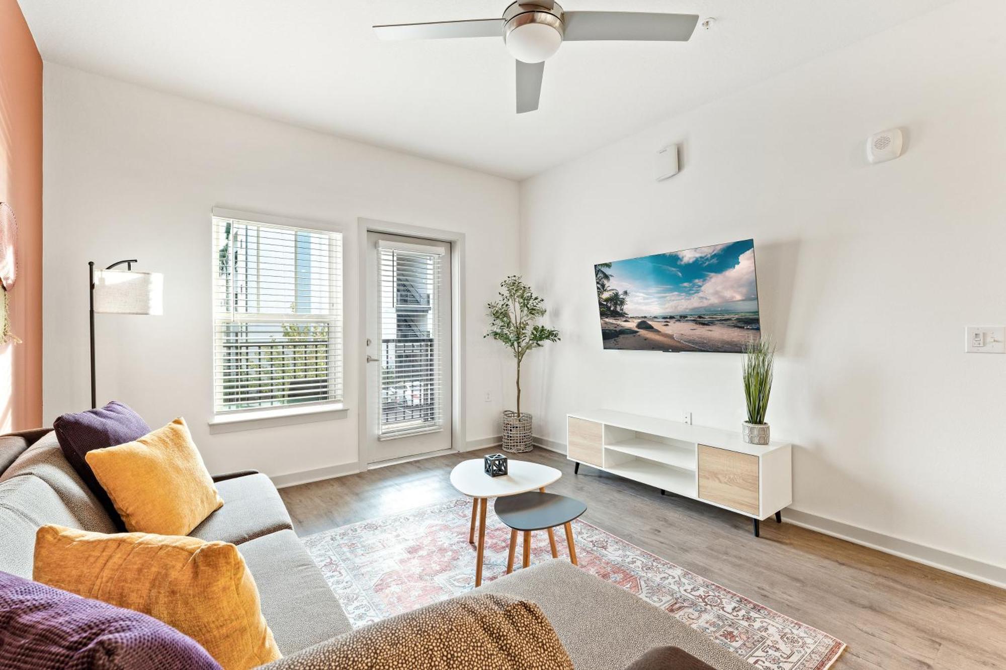Complete Vibrant 10 Min To Parks Pet-friendly Resort-style Amenities Apartment
