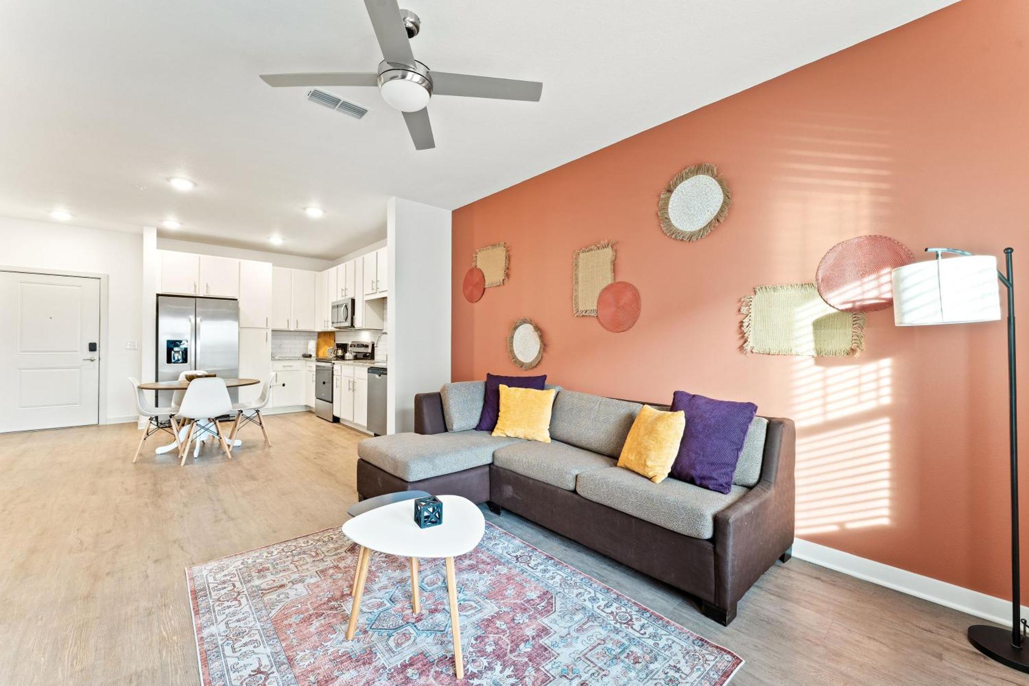 Complete Vibrant 10 Min To Parks Pet-friendly Resort-style Amenities Apartment *