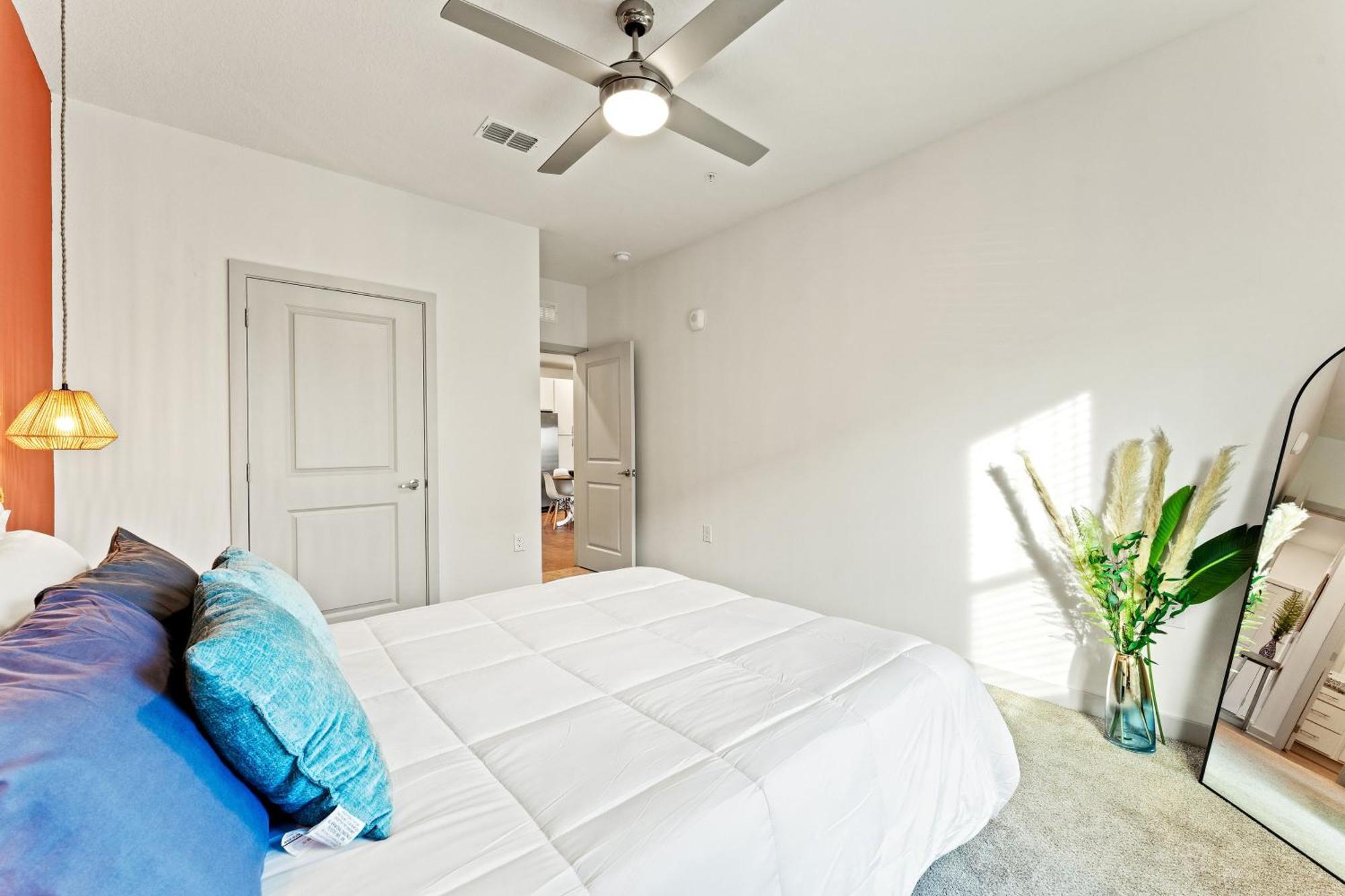 Apartment Complete Vibrant 10 Min To Parks Pet-friendly Resort-style Amenities *