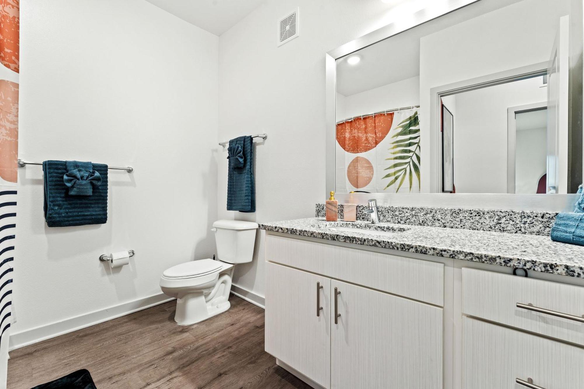 Complete Vibrant 10 Min To Parks Pet-friendly Resort-style Amenities Apartment *