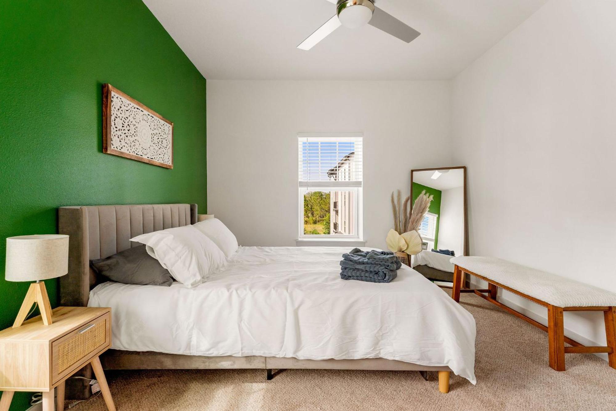 Complete Cozy 2bed 10 Min To Parks Allows Pet, Resort-style Amenities