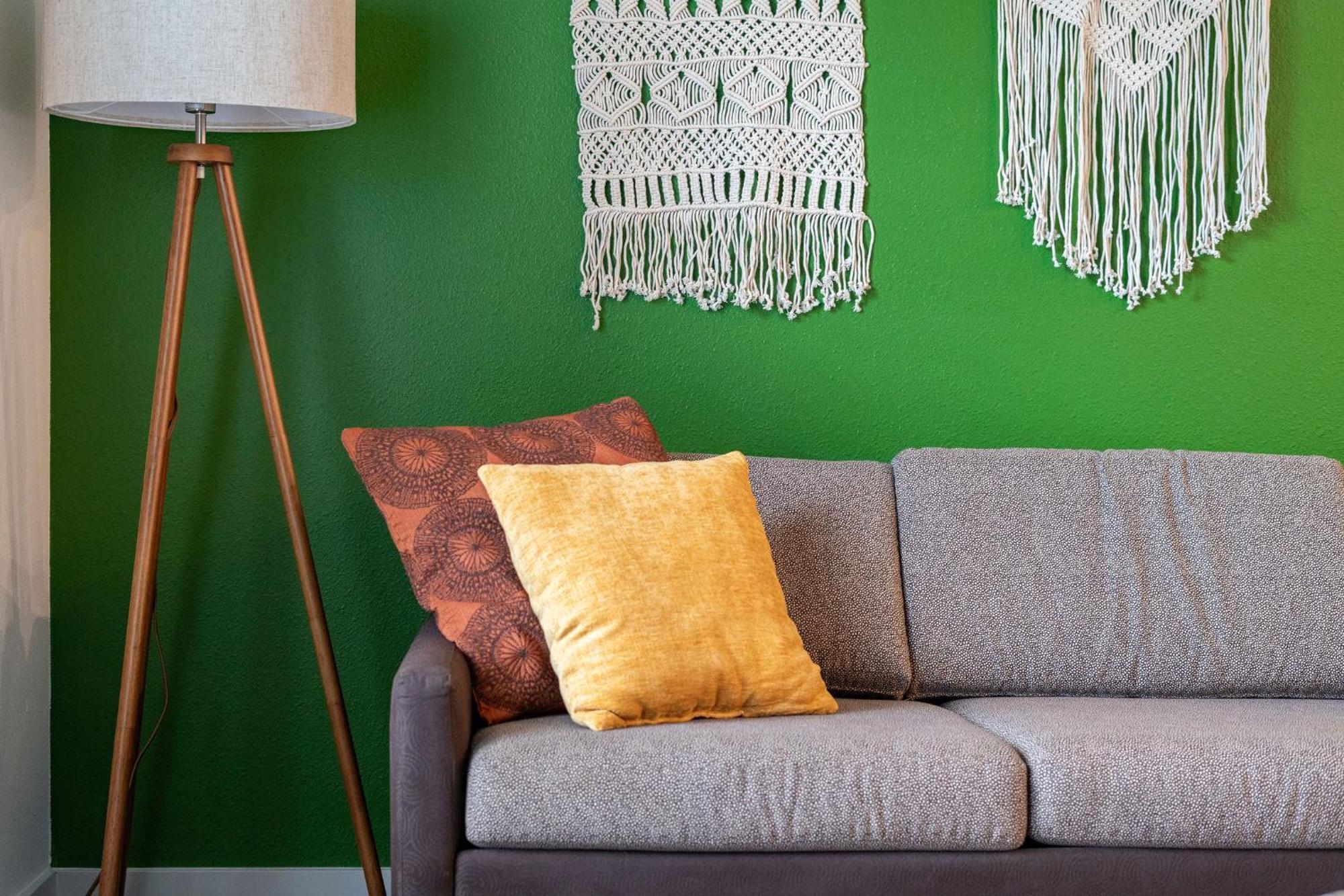 Apartment Complete Cozy 2bed 10 Min To Parks Allows Pet, Resort-style Amenities