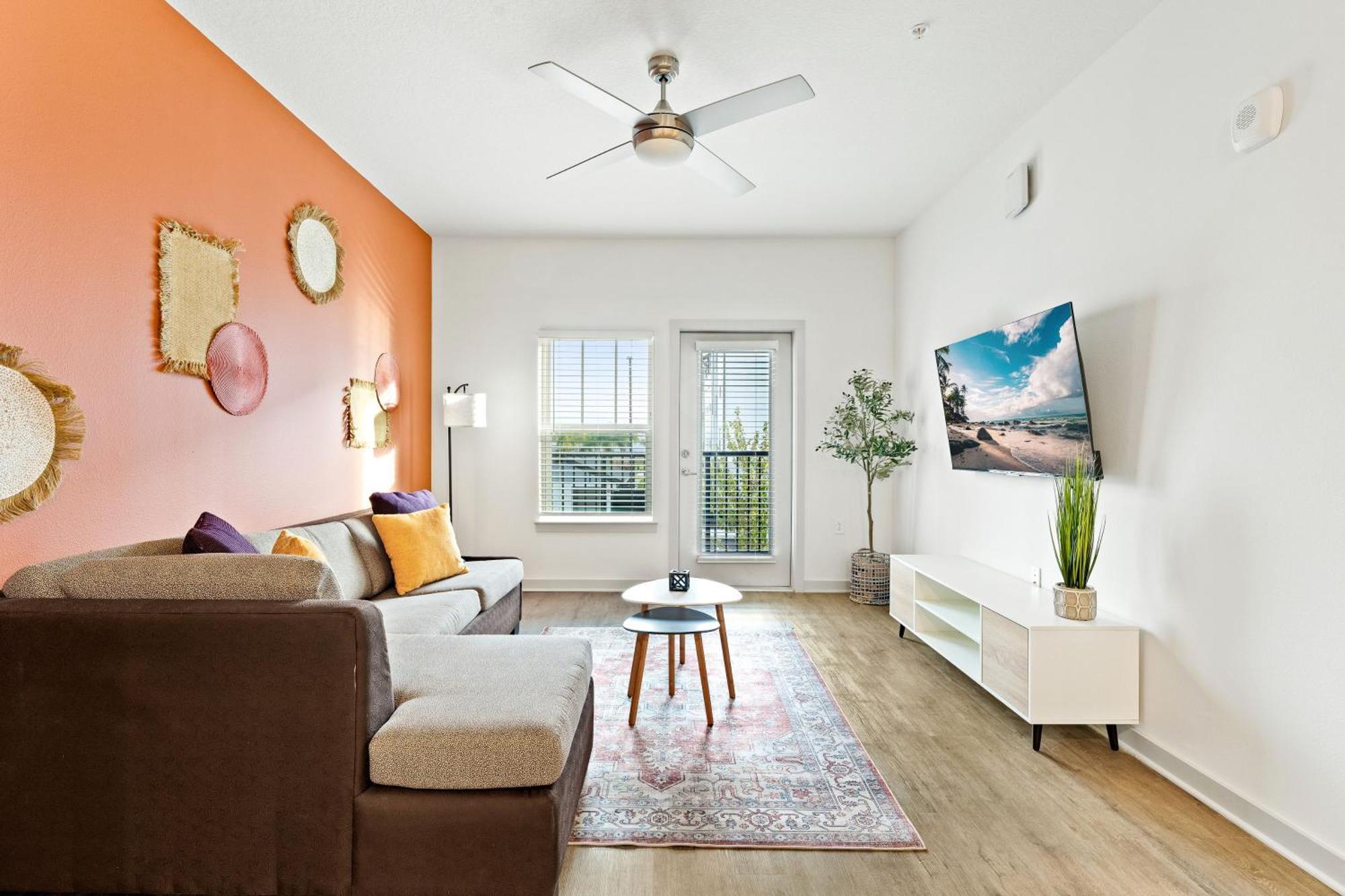 Complete Vibrant 10 Min To Parks Pet-friendly Resort-style Amenities Apartment Orlando
