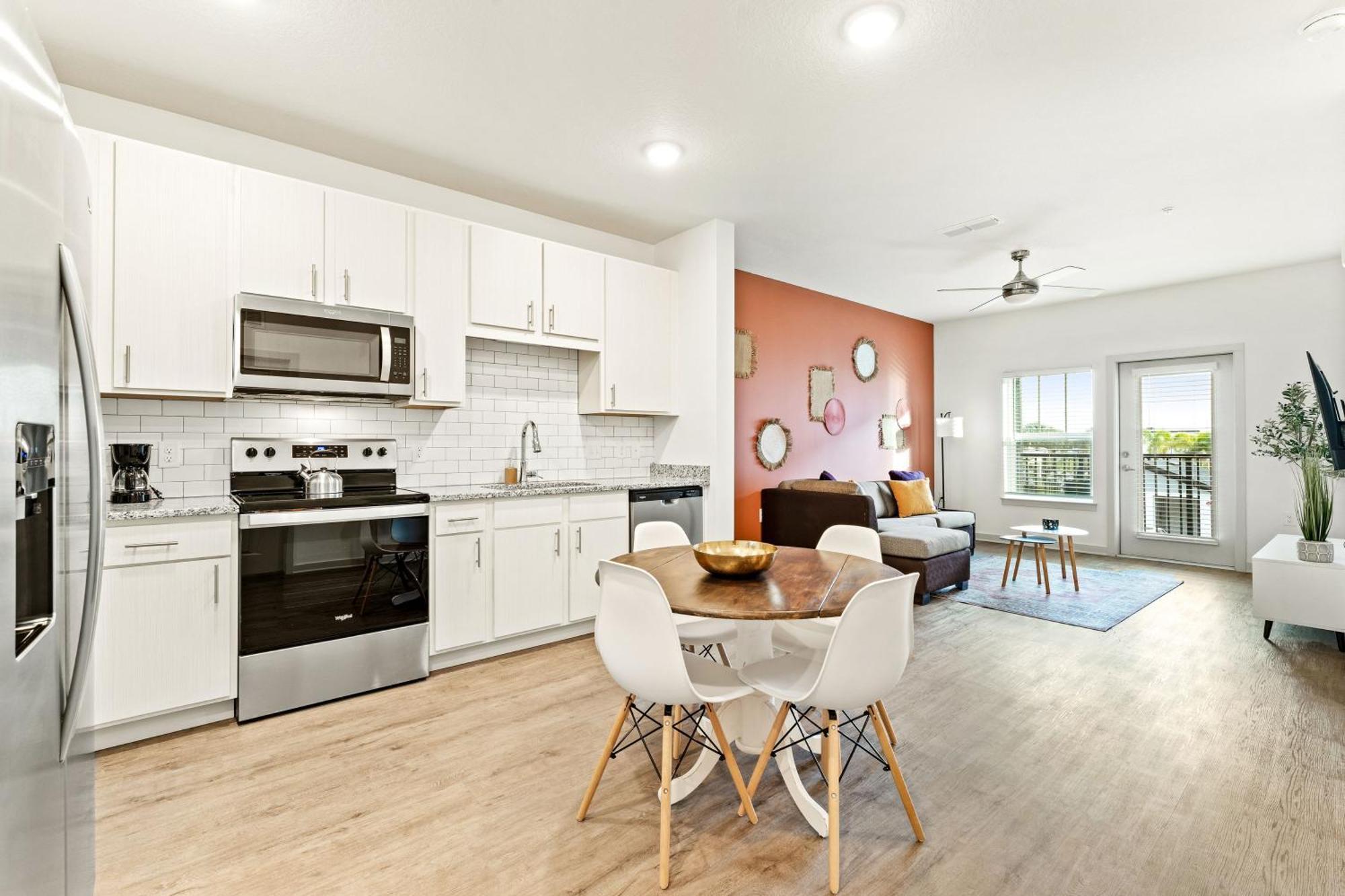 Apartment Complete Vibrant 10 Min To Parks Pet-friendly Resort-style Amenities *
