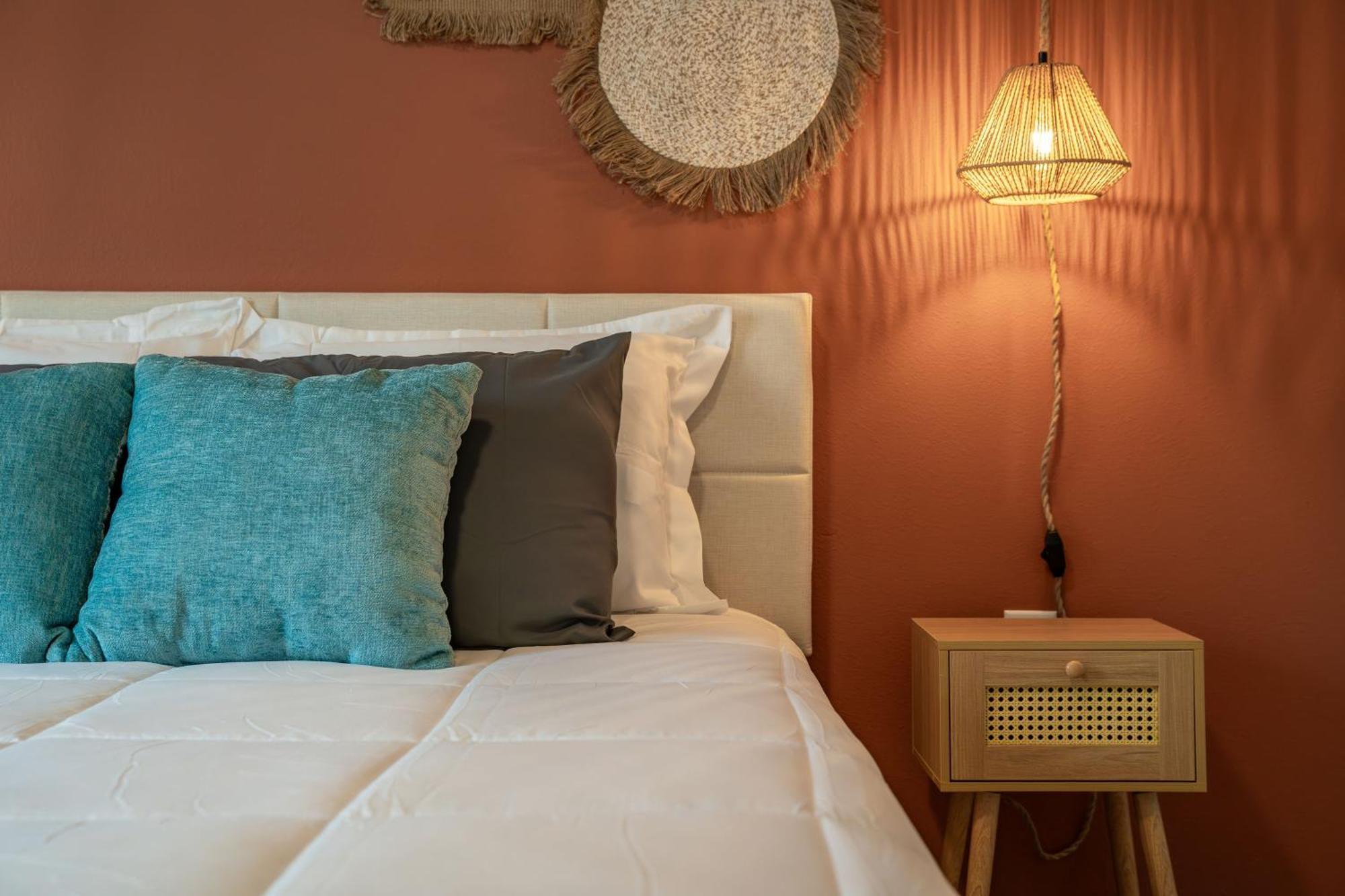 Complete Vibrant 10 Min To Parks Pet-friendly Resort-style Amenities Apartment