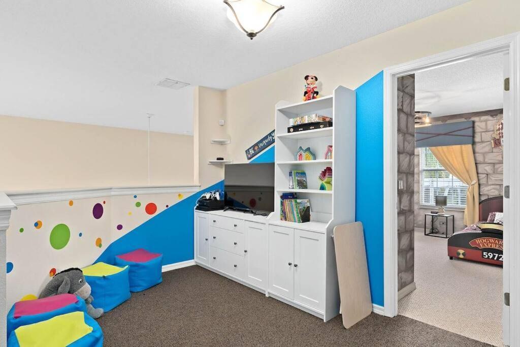 Mickeys Oyster - Luxurious 9br Southeast Facing Pool Hot Tub Cinema Game Rm Bbq 2 Miles To * Orlando