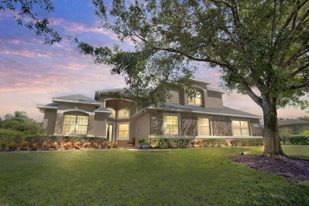 Mickeys Oyster - Luxurious 9br Southeast Facing Pool Hot Tub Cinema Game Rm Bbq 2 Miles To * Orlando