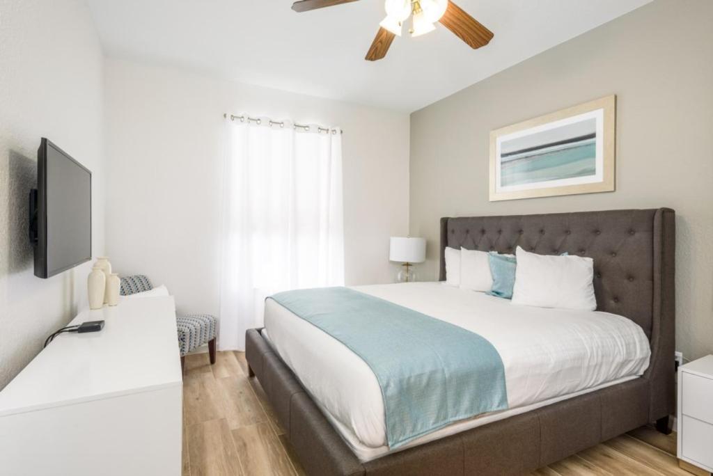 Beautiful Deluxe Condo, Vista Cay, - 3008 *