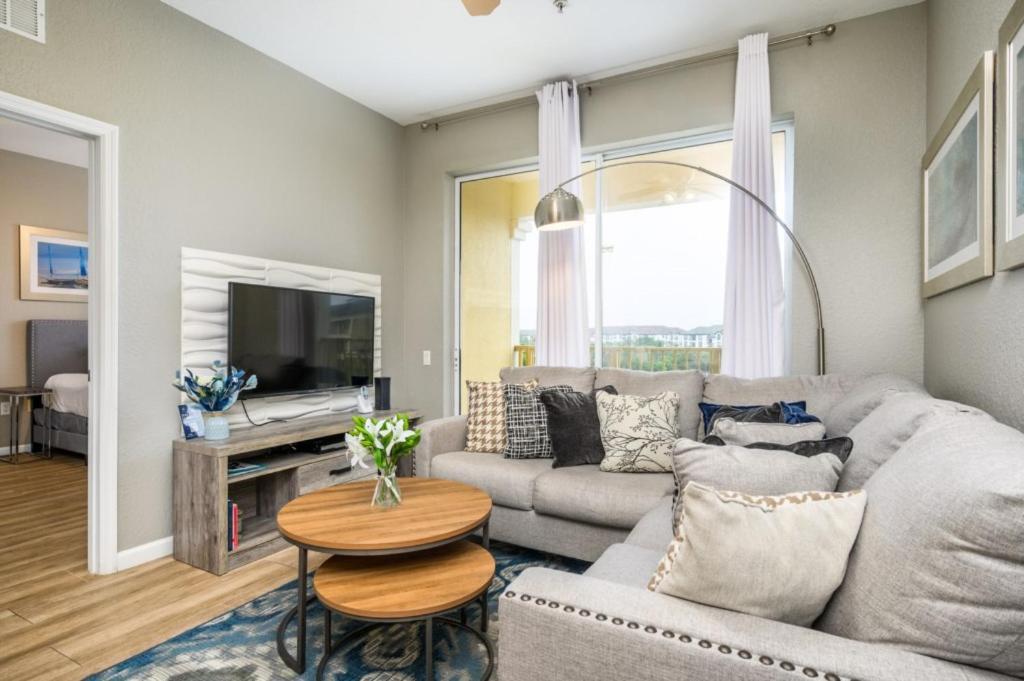 Beautiful Deluxe Condo, Vista Cay, - 3008 *