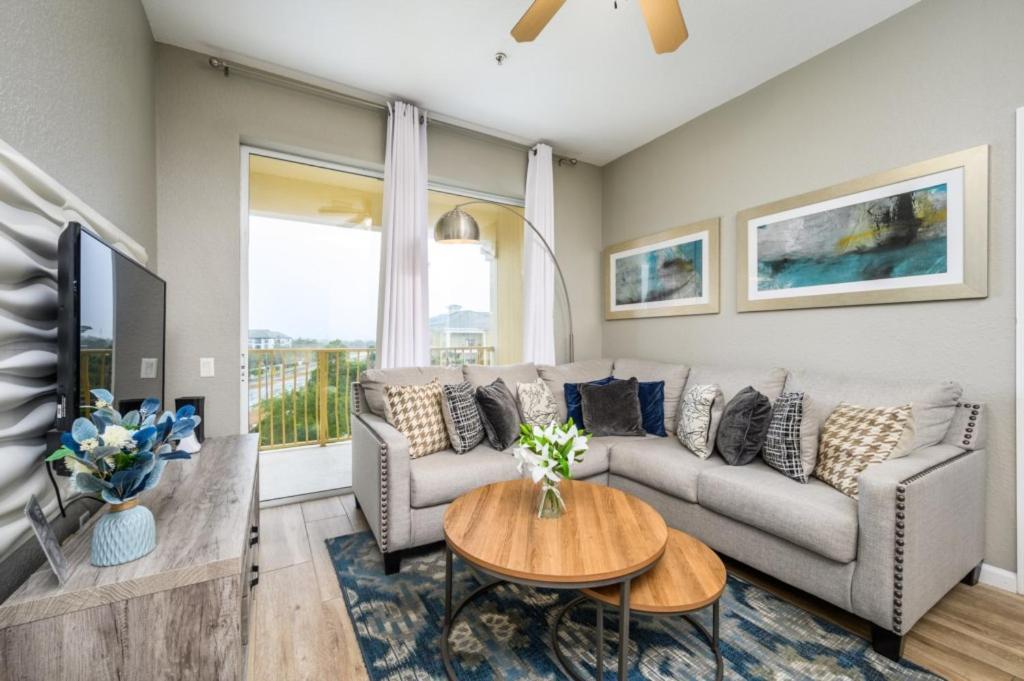 Beautiful Deluxe Condo, Vista Cay, - 3008 *