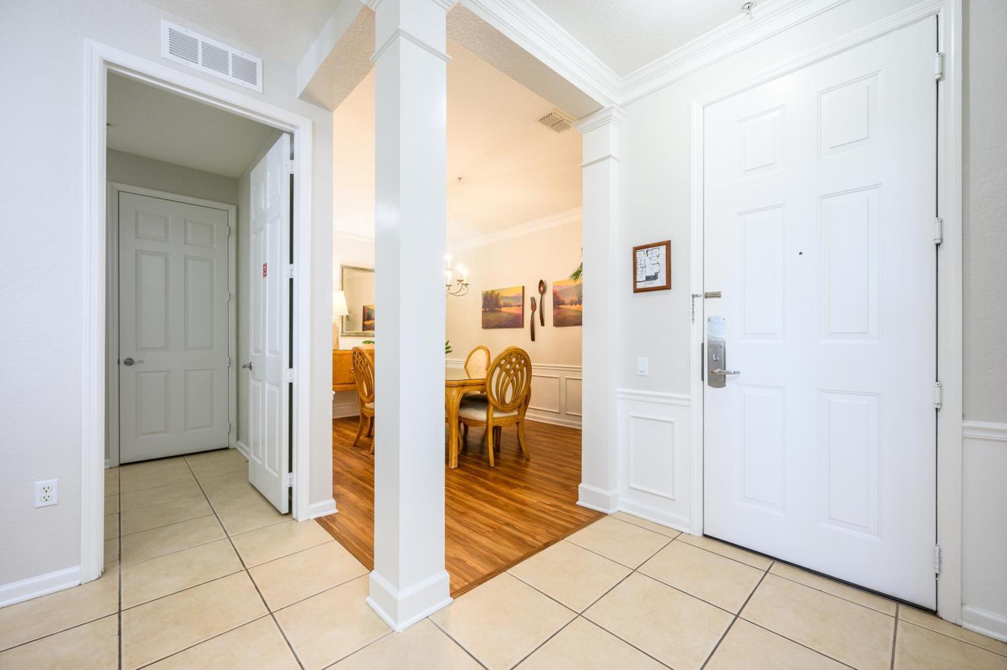 Beautiful Lakeview Condo, New Listing -1024 *