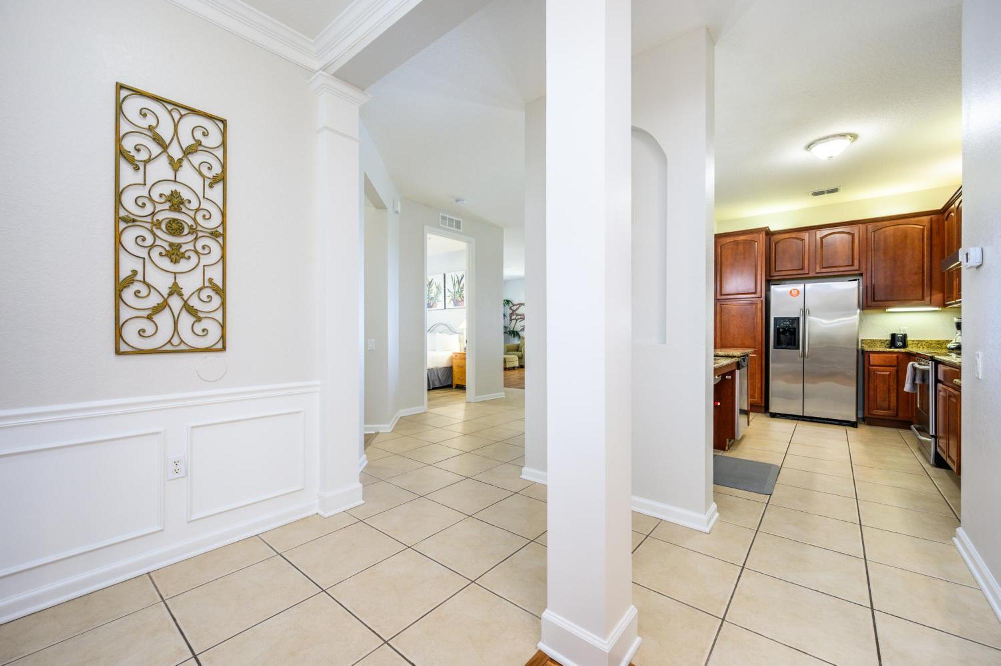 Beautiful Lakeview Condo, New Listing -1024 * Orlando