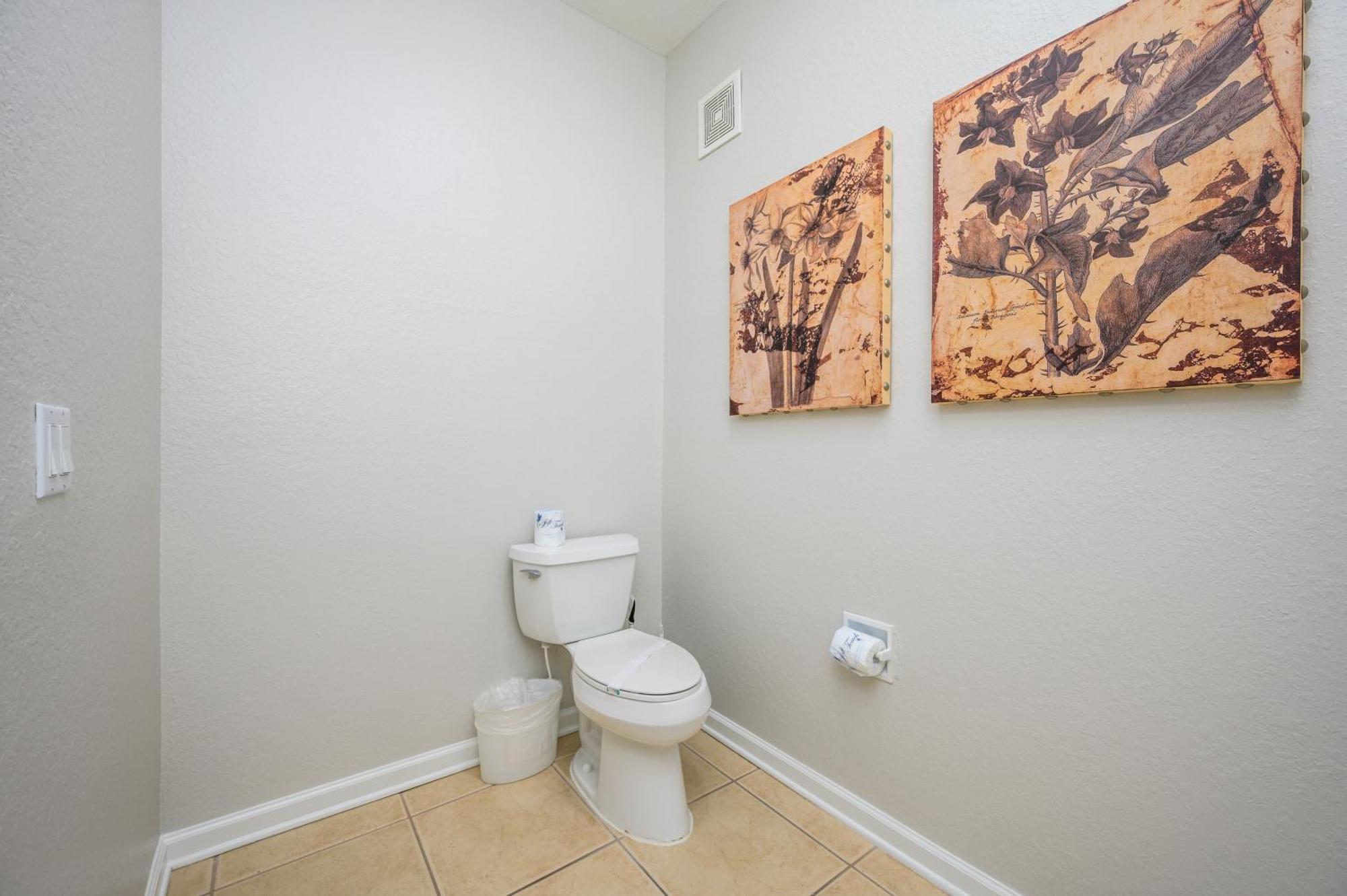 Apartment Beautiful Lakeview Condo, New Listing -1024 *