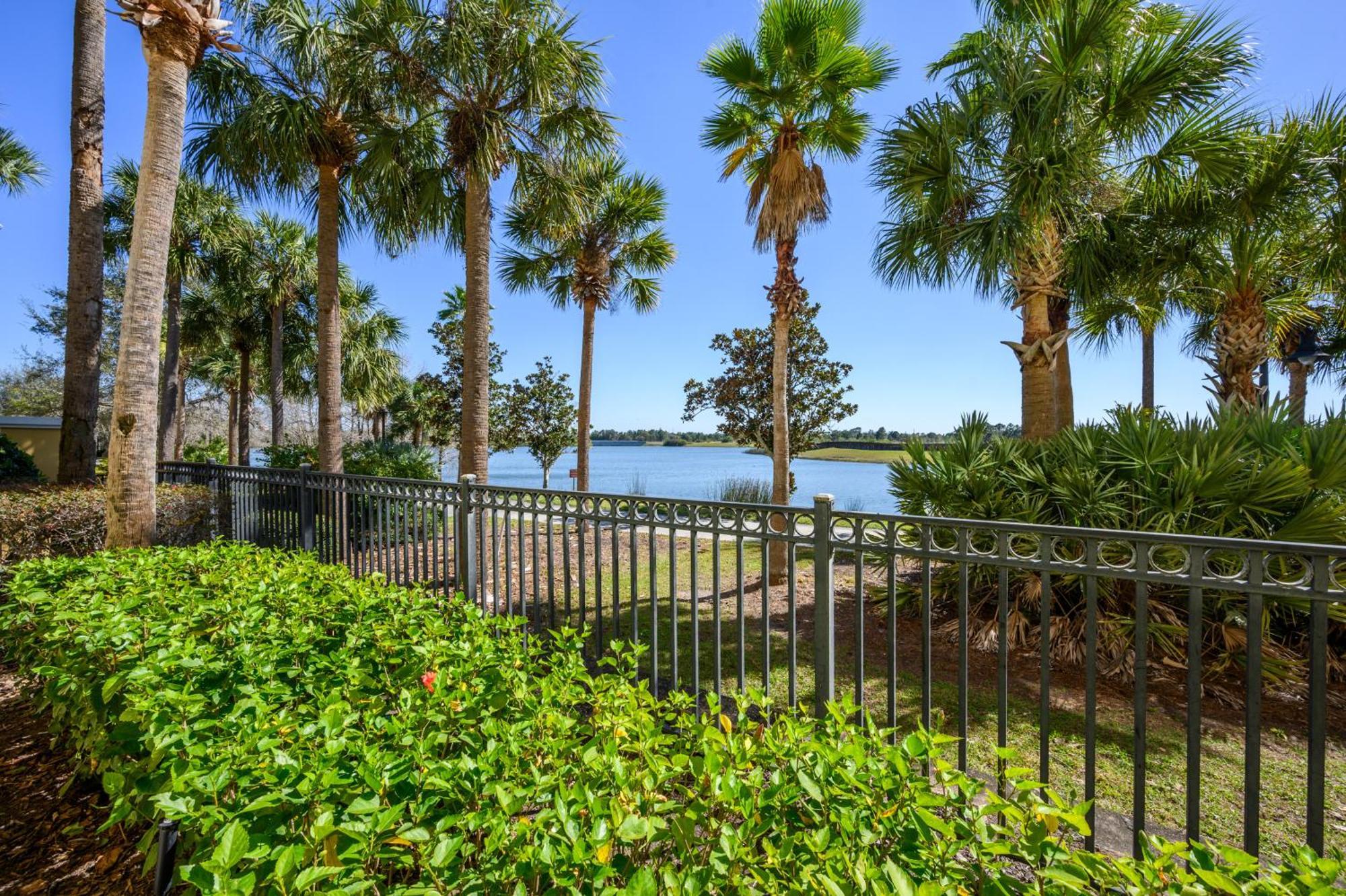 Beautiful Lakeview Condo, New Listing -1024 Apartment Orlando