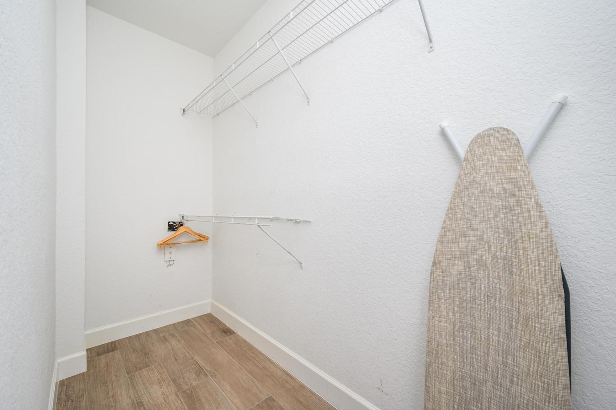 Apartment New Listing, Beautiful Vacation Townhome - 4031 Orlando